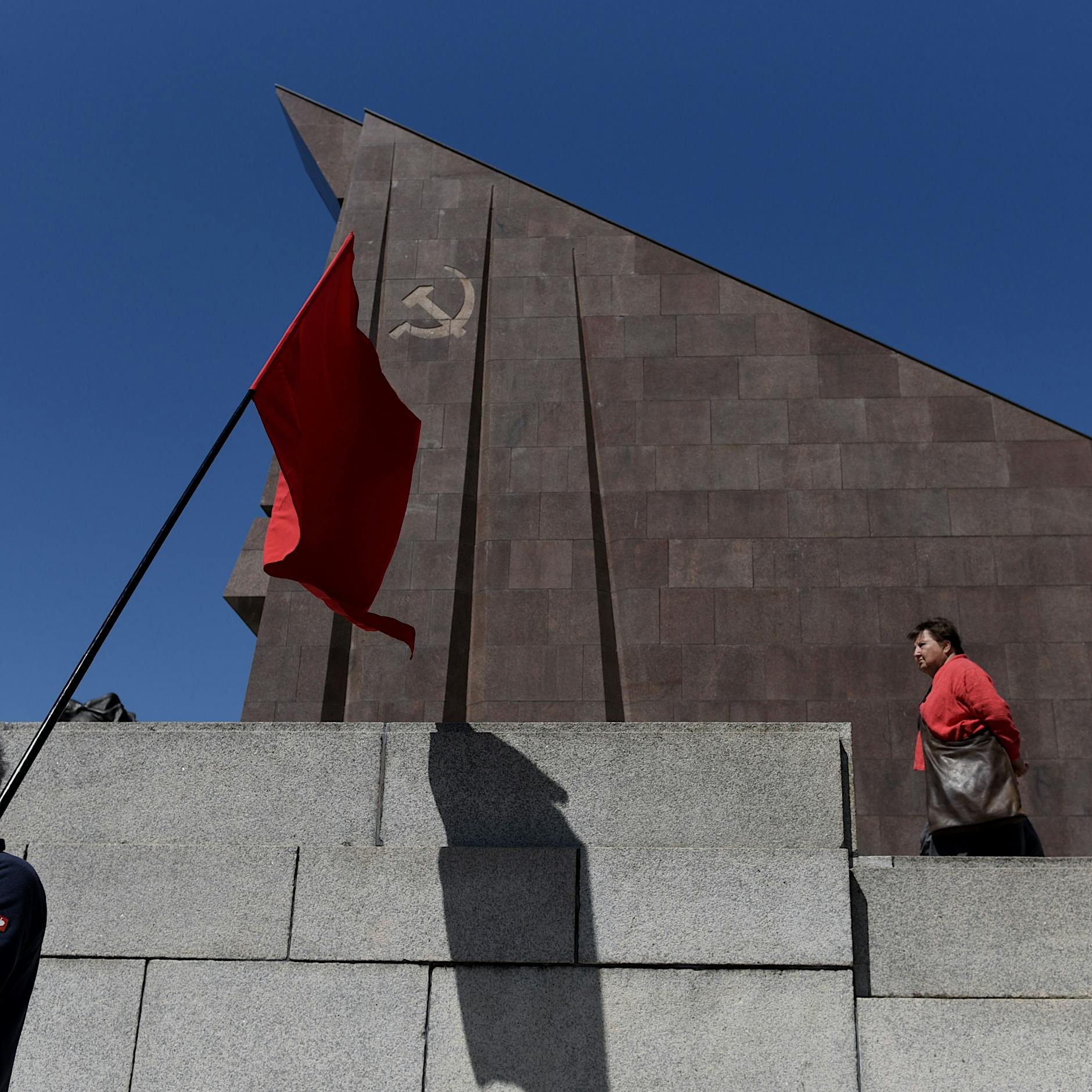 Berlin feiert den 8. Mai: Zwischen Flaggen-Streit und massivem Polizeiaufgebot
