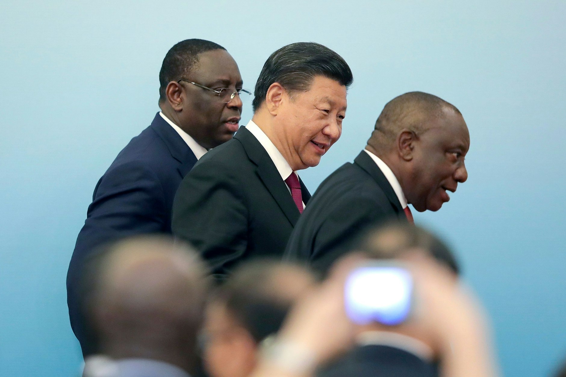 Cyril Ramaphosa, Präsident von Südafrika, gemeinsam mit Xi Jinping, Chinas Staatschef, und Macky Sall, Präsident des Senegals, auf dem Gipfel zur Kooperation zwischen China und Afrika in Peking im September 2018. (Symbolbild)
