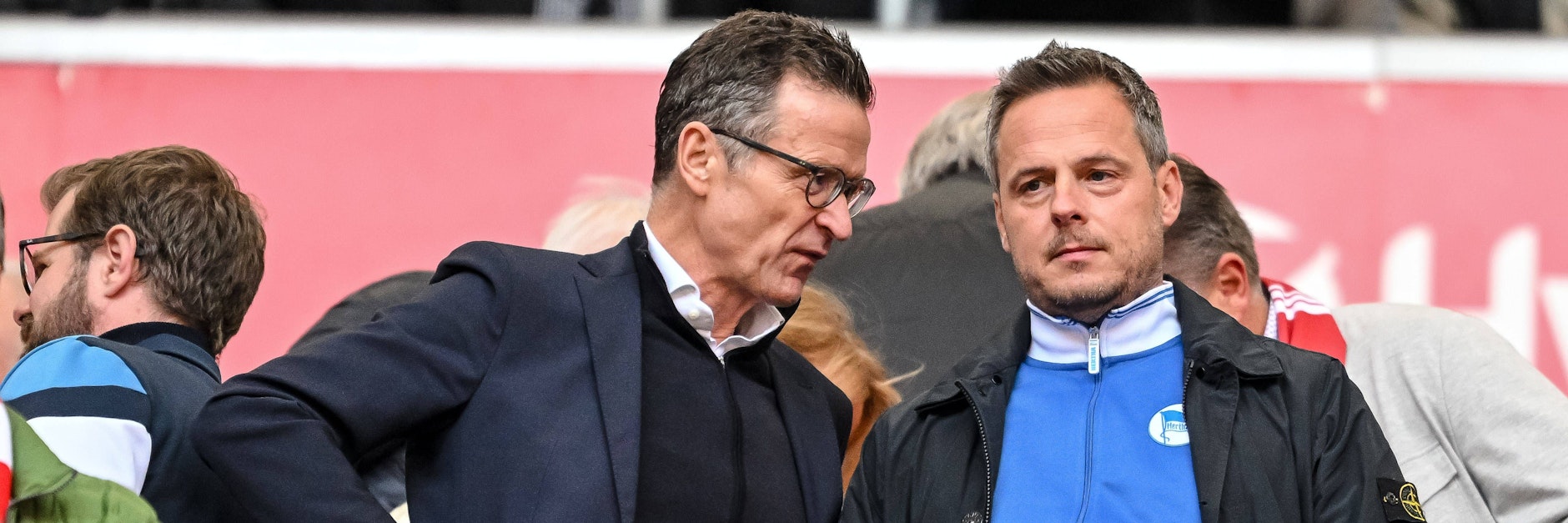 Sorgenfalten: Hertha-Geschäftsführer Thomas Herrich und Präsident Kay Bernstein (r.) müssen der DFL wegen Lizenz-Problemen Rede und Antwort stehen.