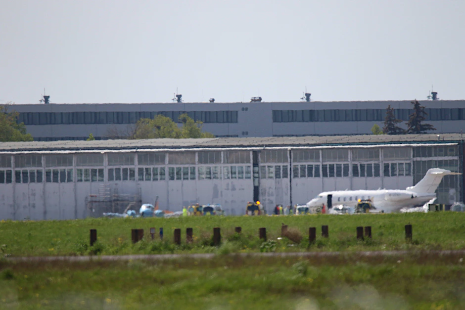 Aktion der Gruppe Letzte Generation am Flughafen BER am 5. Mai.&nbsp;