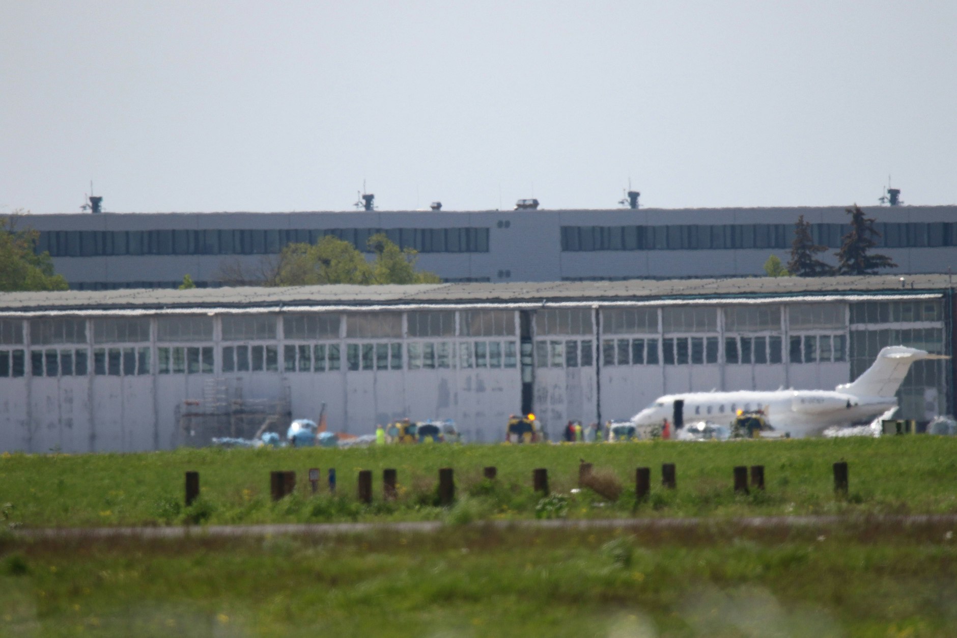 Aktion der Gruppe Letzte Generation am Flughafen BER am 5. Mai.&nbsp;