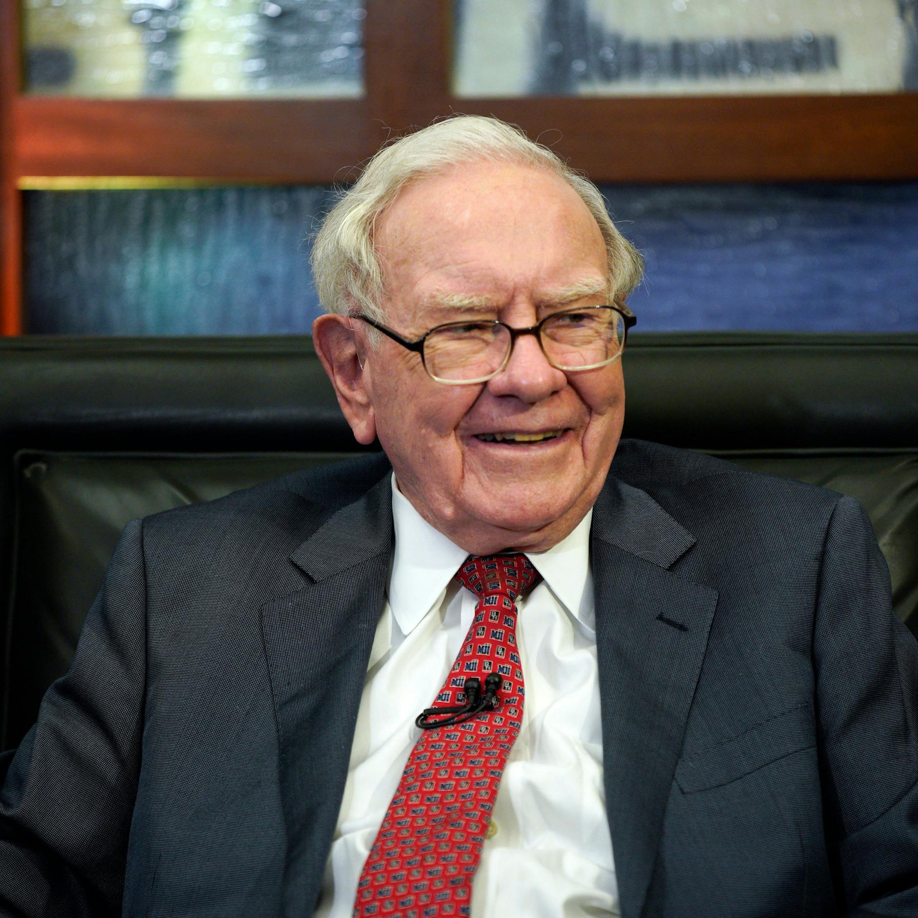 Image - Star-Investor Warren Buffett vergleicht KI mit Atombombe