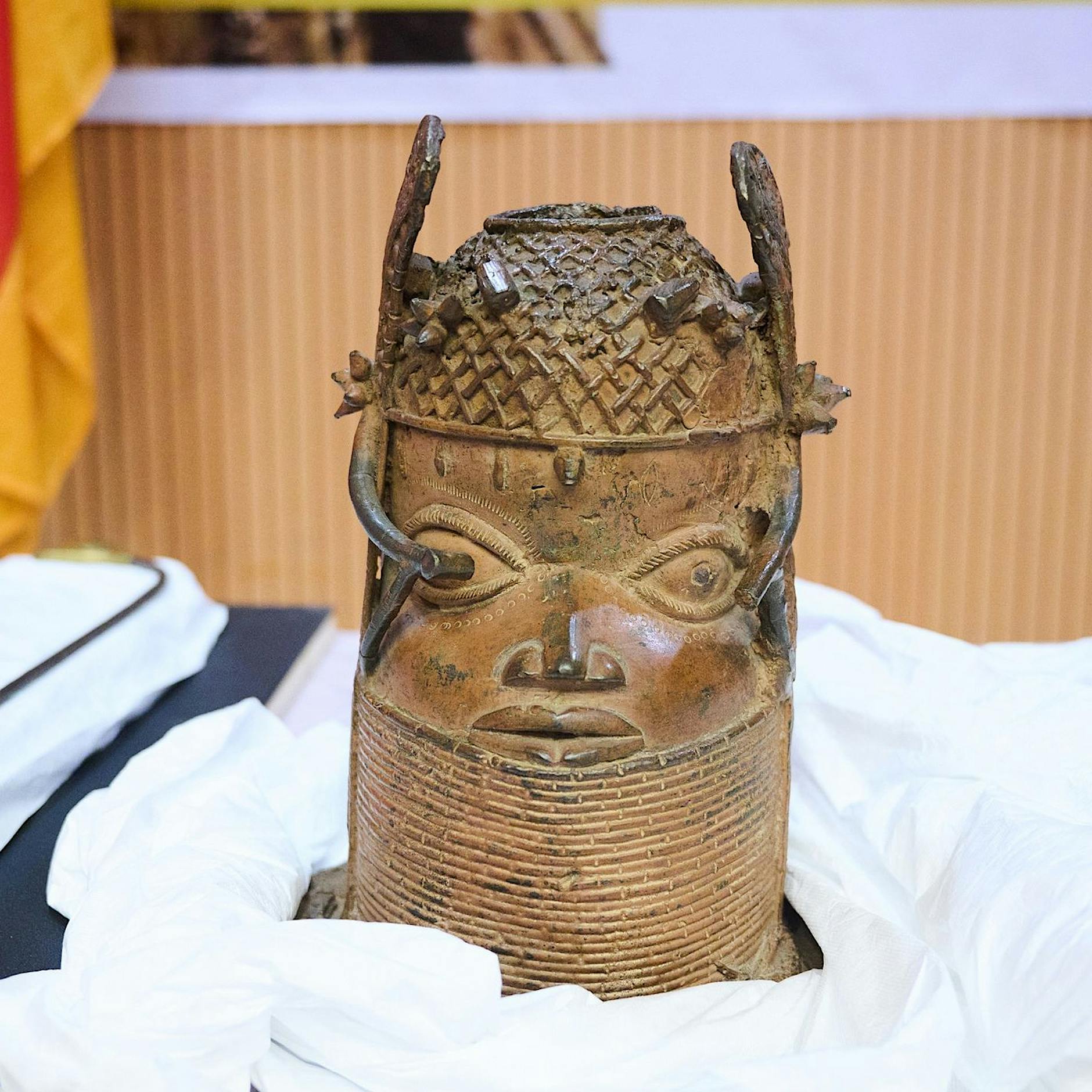 Diskussion über Benin-Bronzen: Neokolonialismus oder Fiasko?