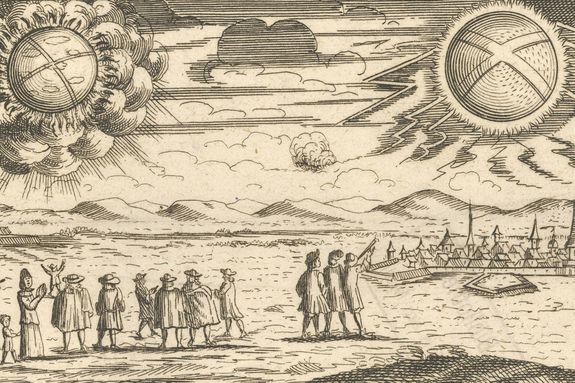 Unheimliche Feuerkugeln sollen einst über Lübeck erschienen sein, wie dieser Kupferstich von 1697 zeigt. Die seltsamen Himmelskugeln haben die Form von Granaten aus einem damaligen Fachbuch für Pyrotechnik.