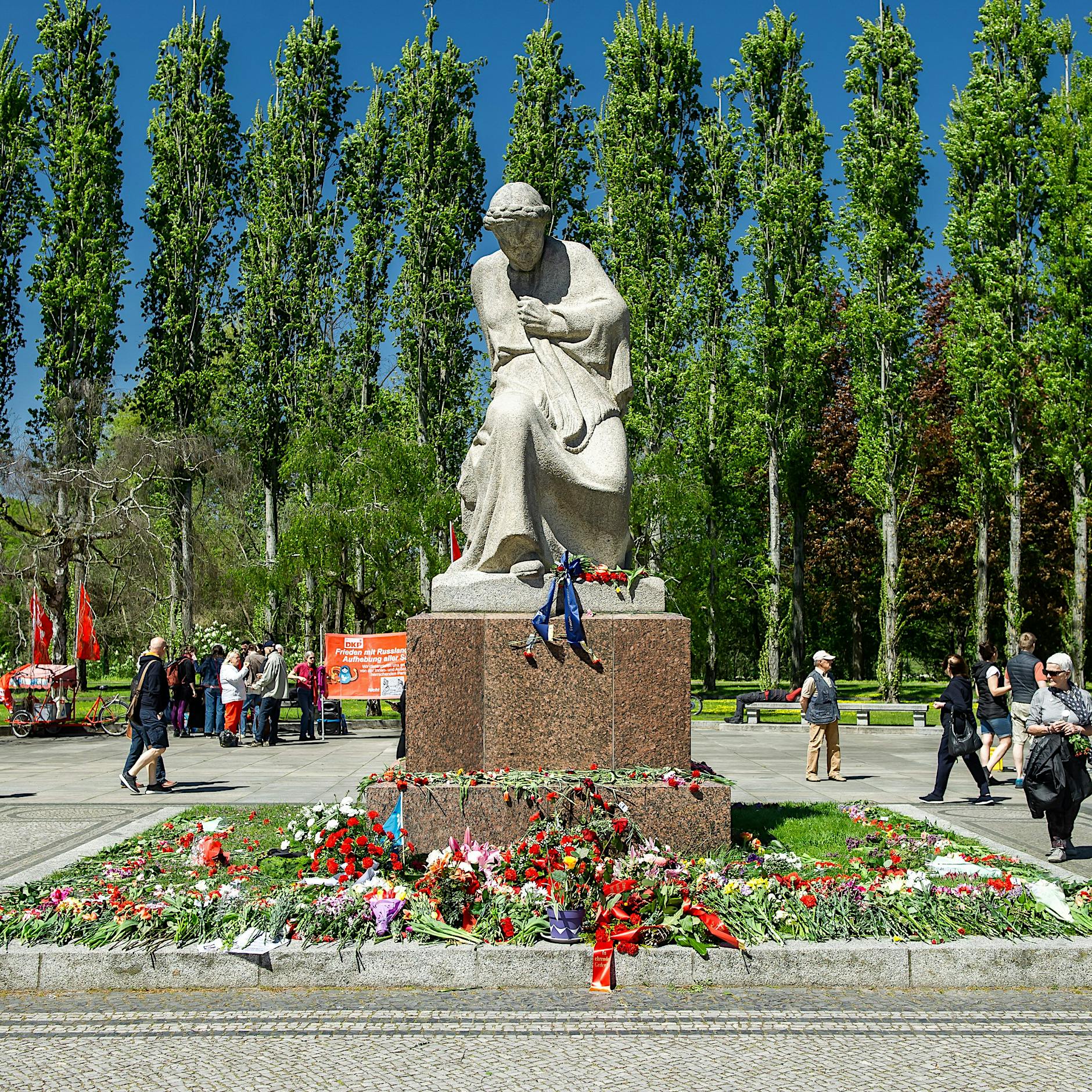 Fahnenverbot im Treptower Park: „Sind wir Menschen zweiter Klasse?“