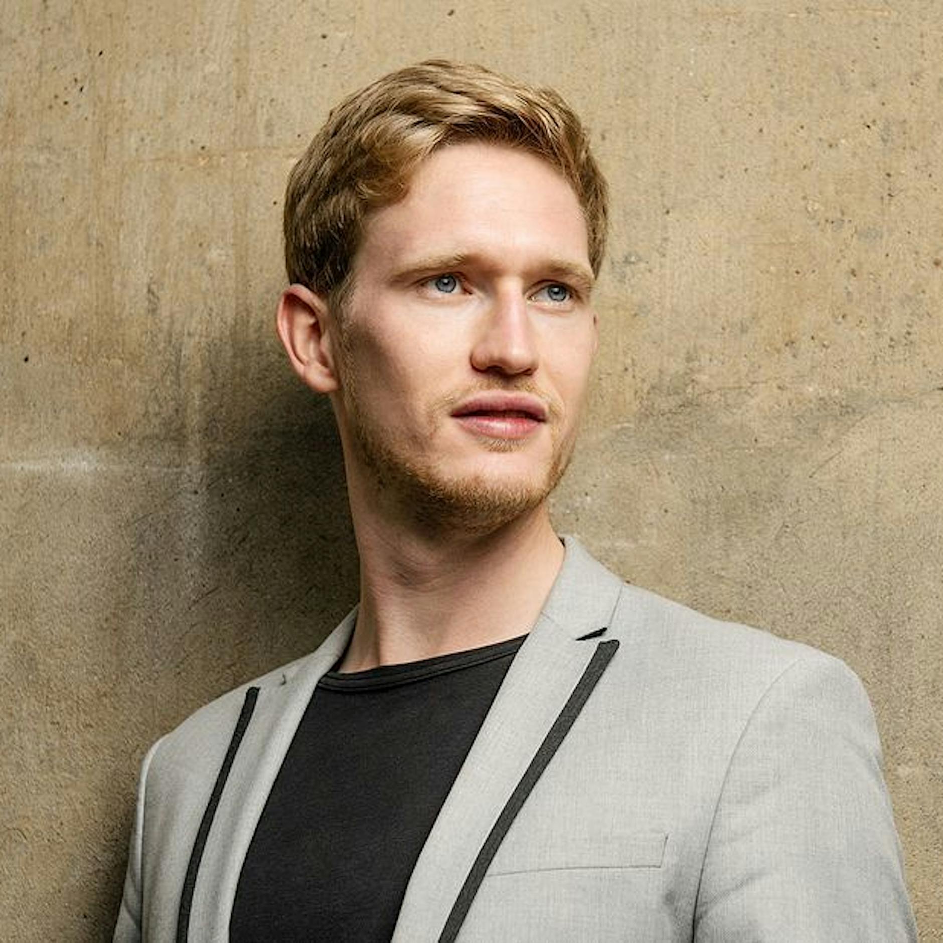 Pracht und Anti-Pathos: Thomas Guggeis dirigiert die Staatskapelle Berlin