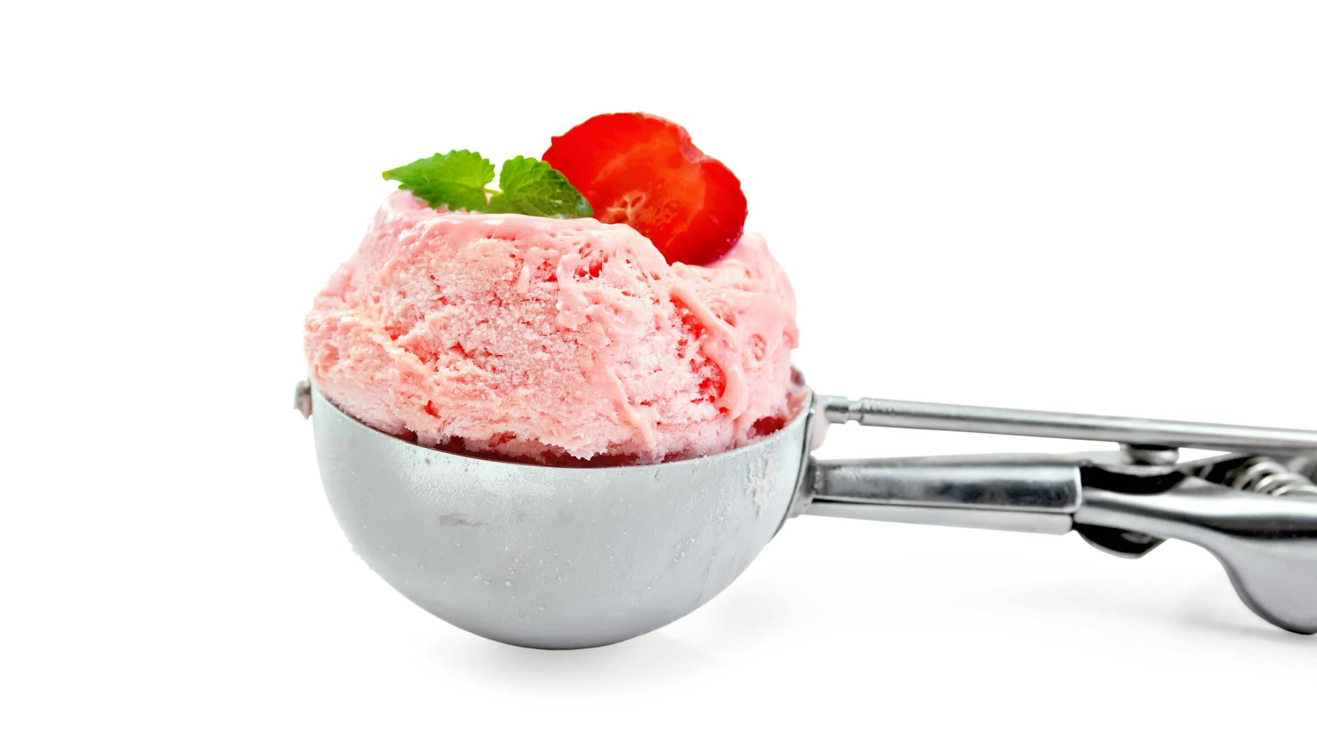 Köstliches Erdbeereis ist der perfekte Begleiter an den ersten Frühlingstagen.