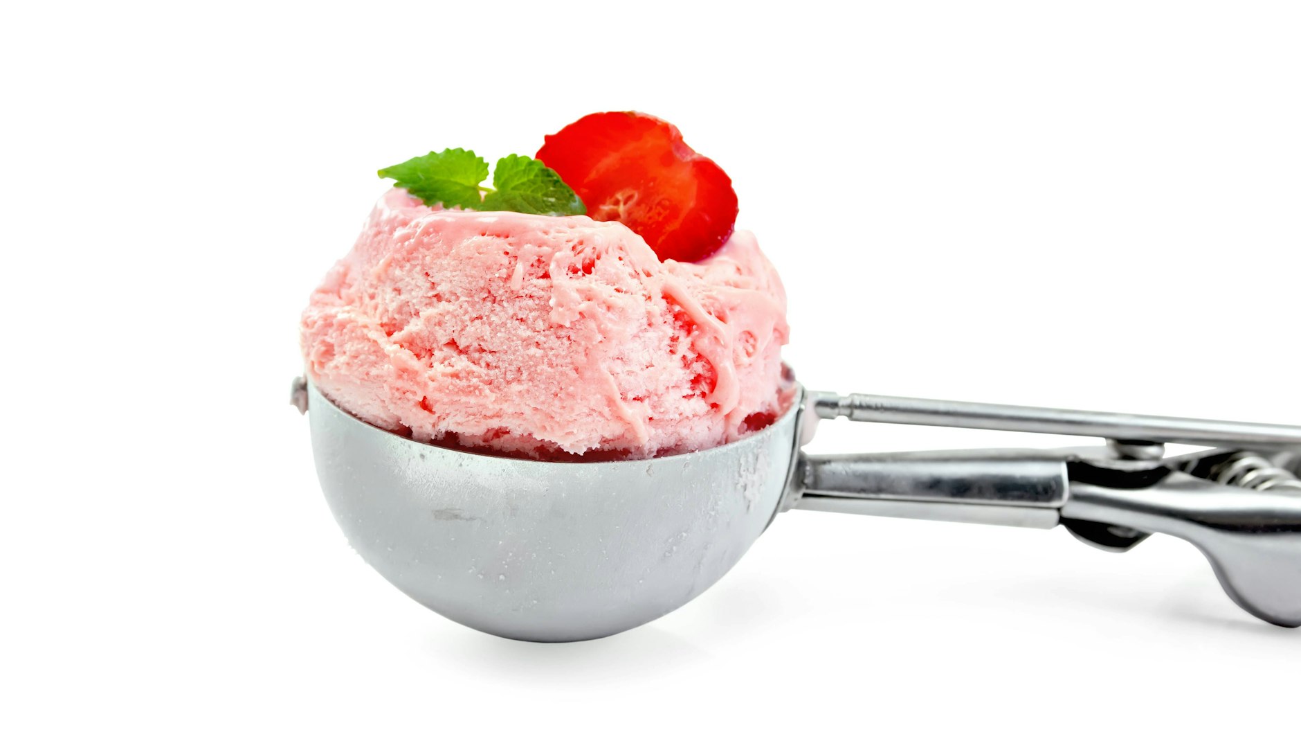 Köstliches Erdbeereis ist der perfekte Begleiter an den ersten Frühlingstagen.
