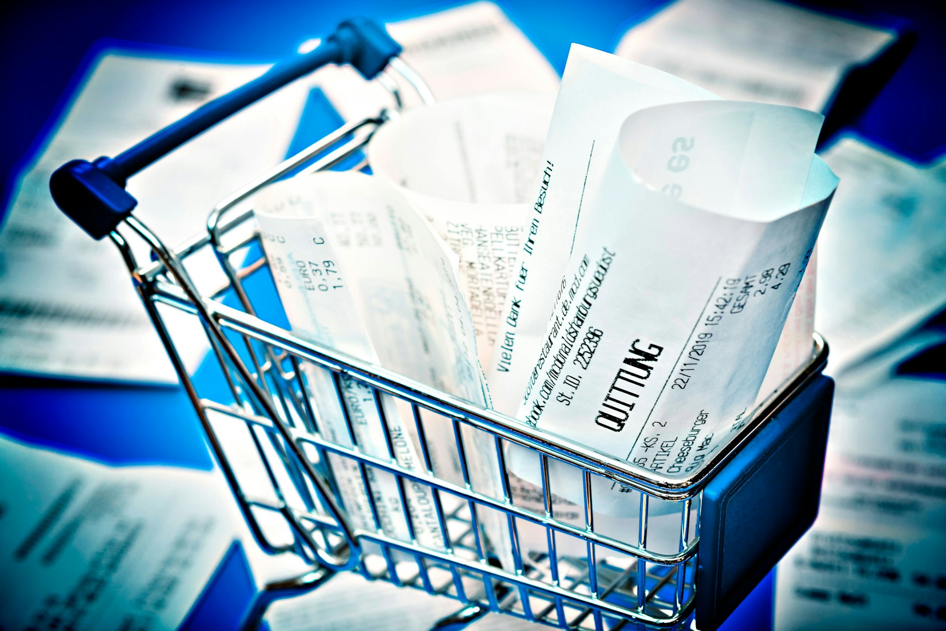 Die Rechnungen stapeln sich, das Geld wird immer knapper. Warum nehmen wir die Inflation drastischer wahr, als sie eigentlich ist?