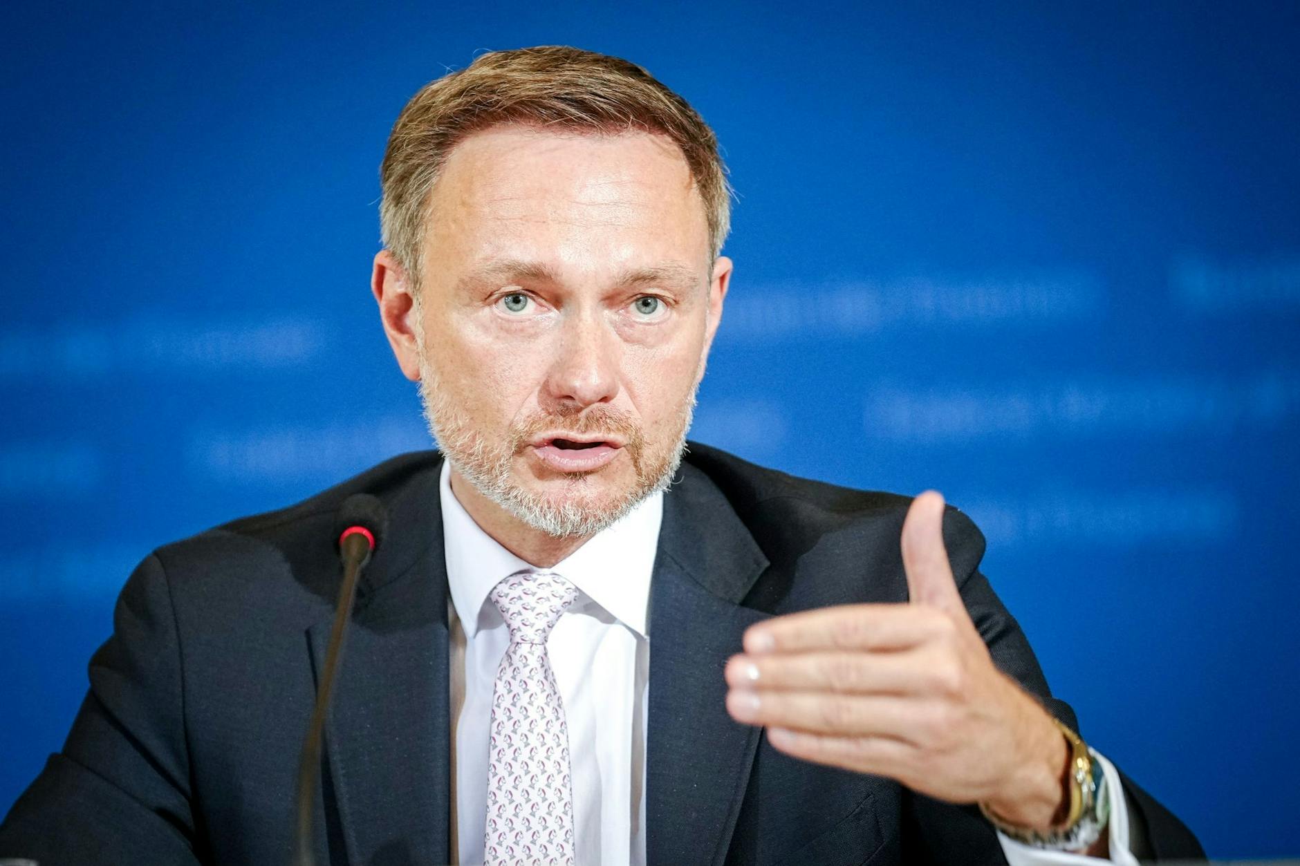 Bundesfinanzminister Christian Lindner auf einer Pressekonferenz 