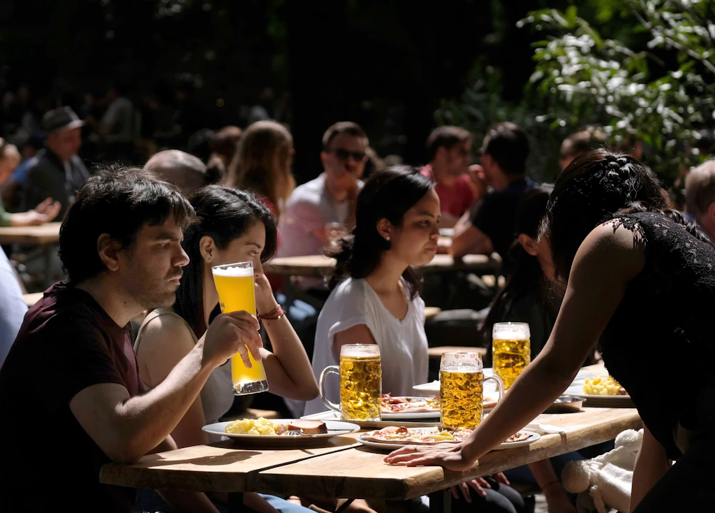 Halber Liter für 5,50 Euro? Welche Biergärten sich Berliner noch leisten können