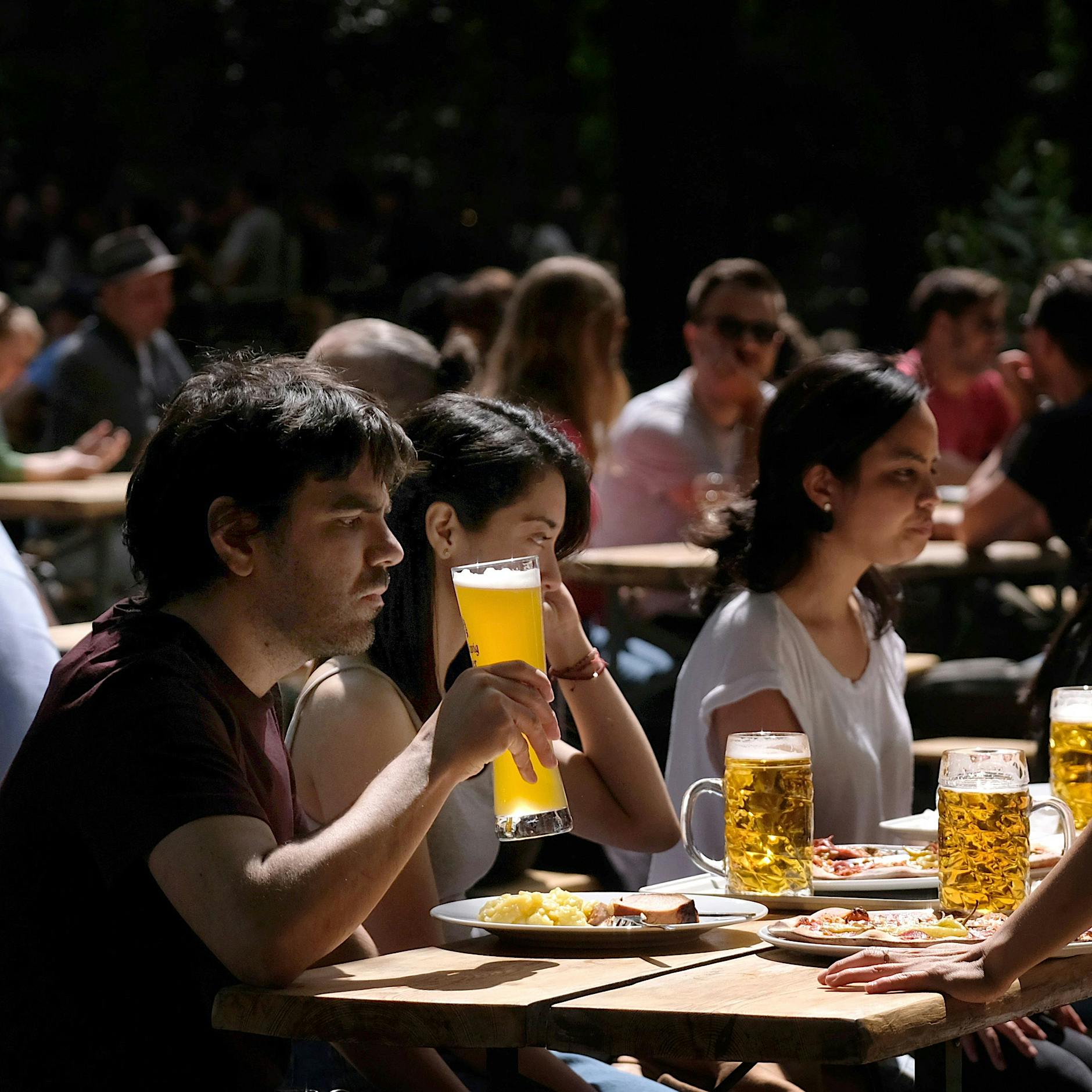 Halber Liter für 5,50 Euro? Welche Biergärten sich Berliner noch leisten können