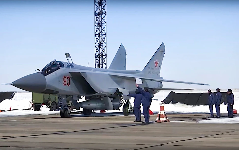 <strong></strong>Ein russischer Kampfjet vom Typ MiG-31 bestückt mit der „Kinschal“.