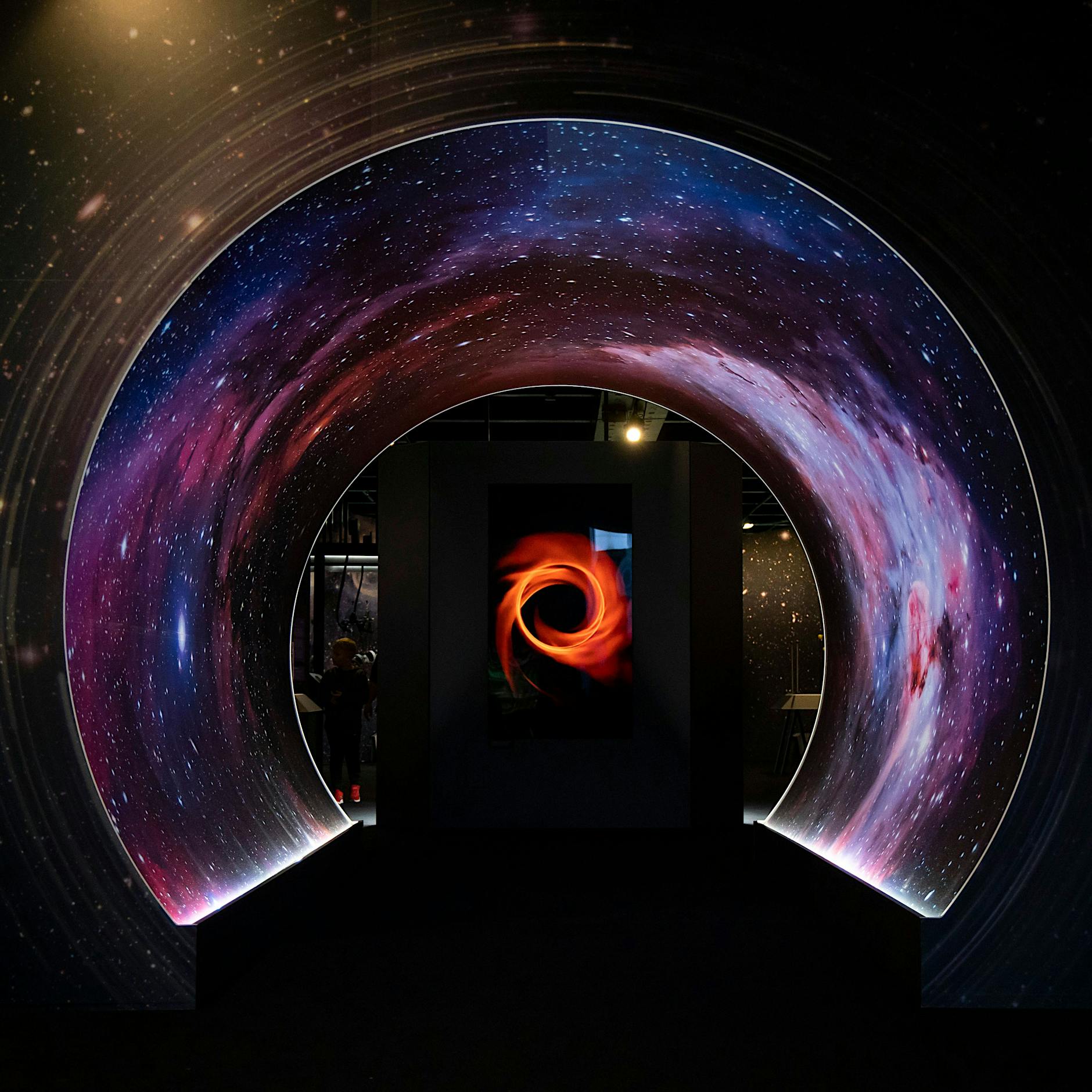 „MS Wissenschaft“ gleitet ins All: Berliner können das Weltall erkunden