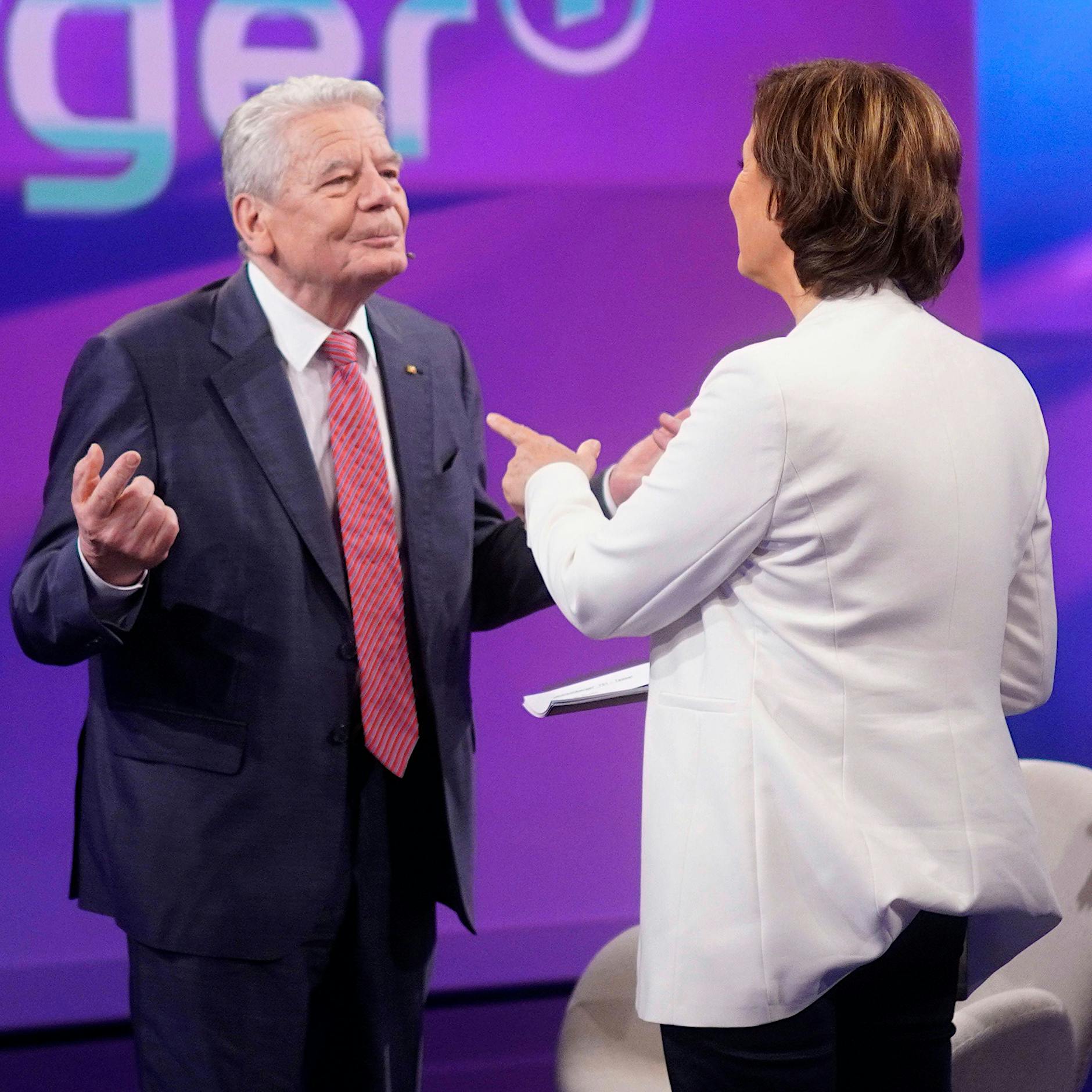 Bei „Maischberger“: Joachim Gauck nennt Helmut Schmidt „kindisch“