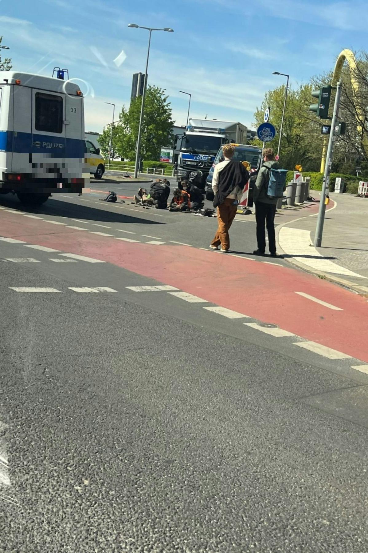 Aktivisten der Letzten Generation auf dem Messedamm.