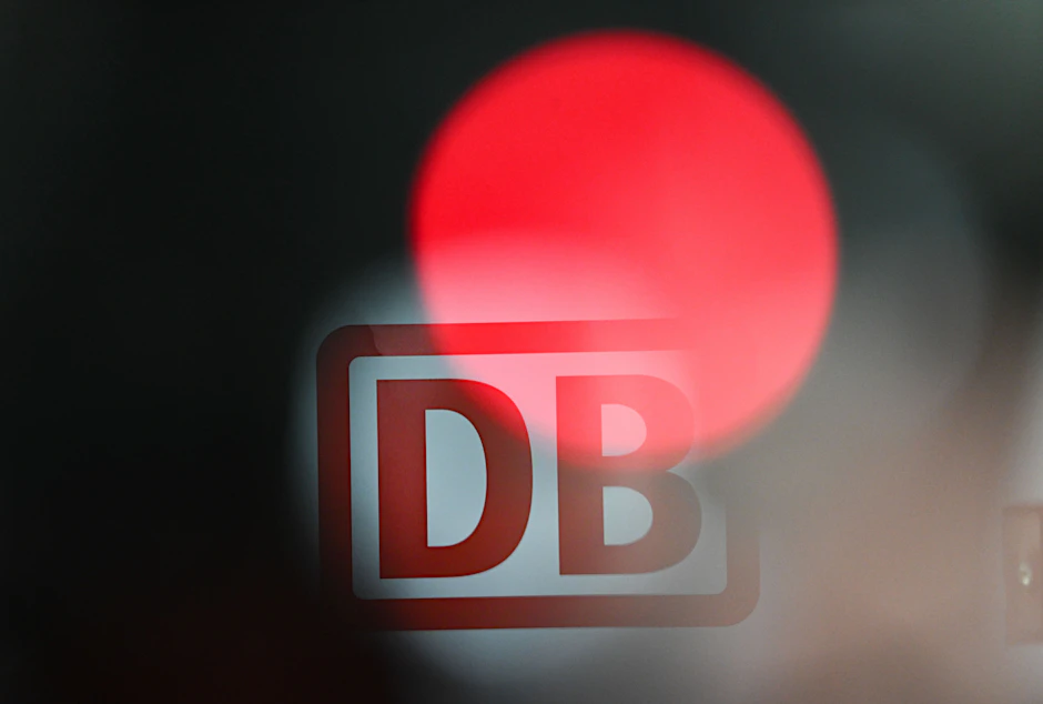 Eigentlich steht Bahnreisenden bei längeren Verspätungen und Ausfällen eine Erstattung zu. Zumindest bislang: Denn ab 7. Juni gilt das nicht mehr in allen Fällen.
