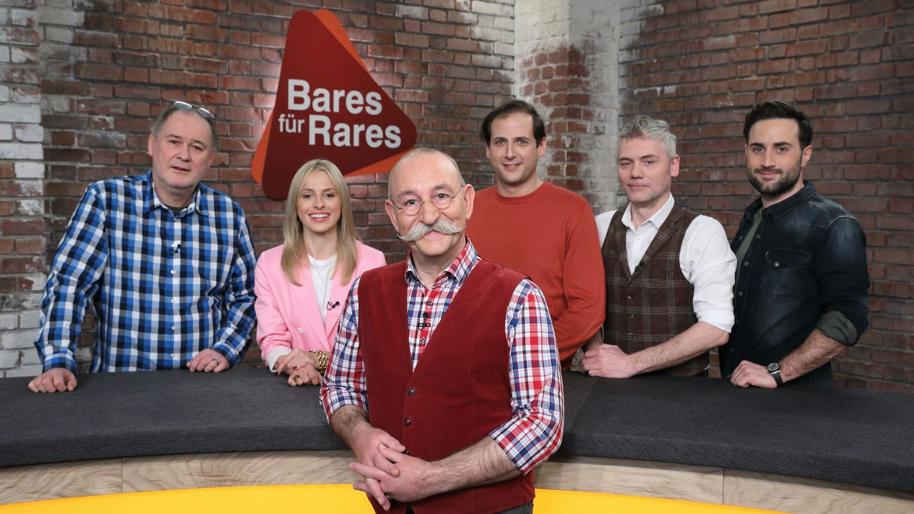 Die Stars aus „Bares für Rares“: Walter Waldi Lehnertz, Lisa Nüdling, Horst Lichter, Julian Schmitz-Avila, Christian Vechtel und David Suppes (v.l.)