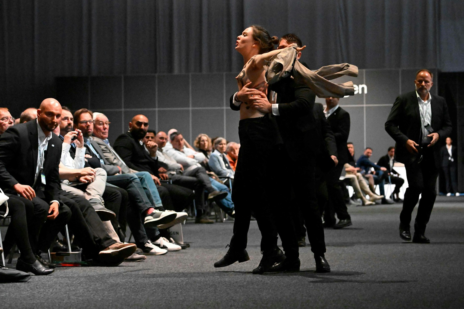 Oben ohne für mehr Klimaschutz. In Berlin protestierten Klimaaktivisten halbnackt. 