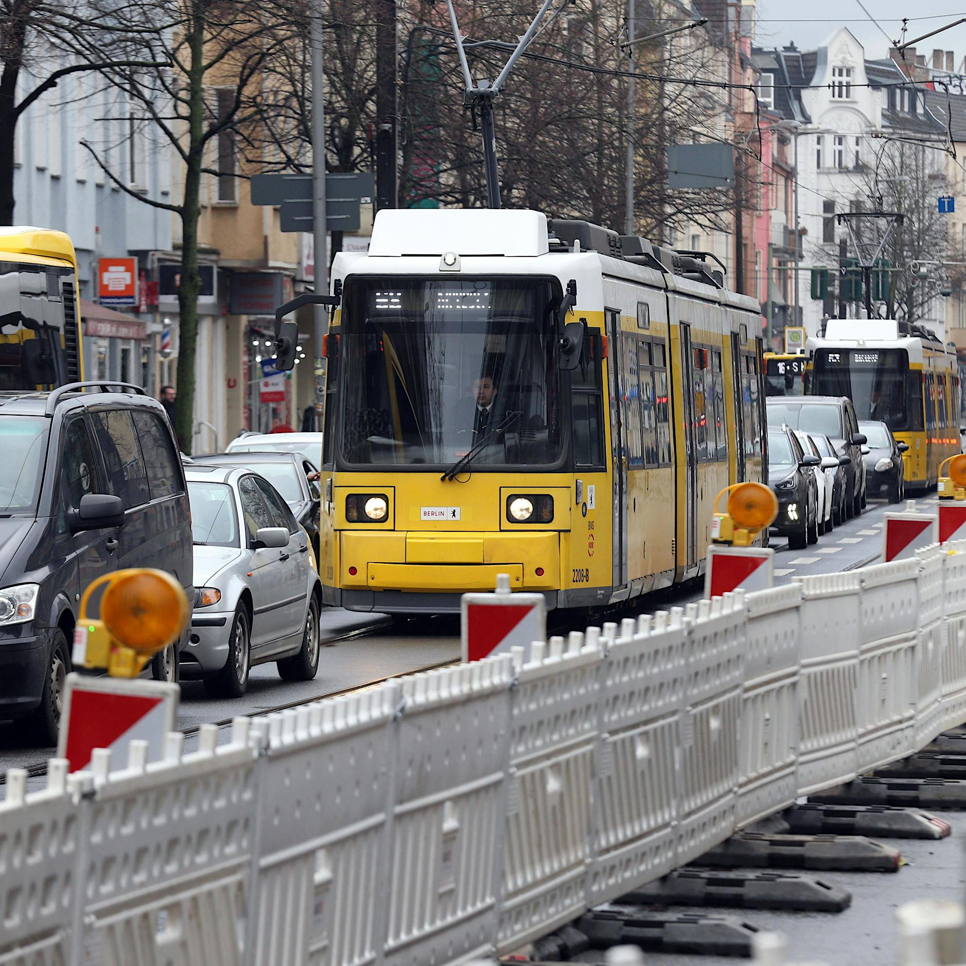 Verkehrschaos in Köpenick: Die BVG rät ihren Fahrgästen, zu Fuß zu gehen