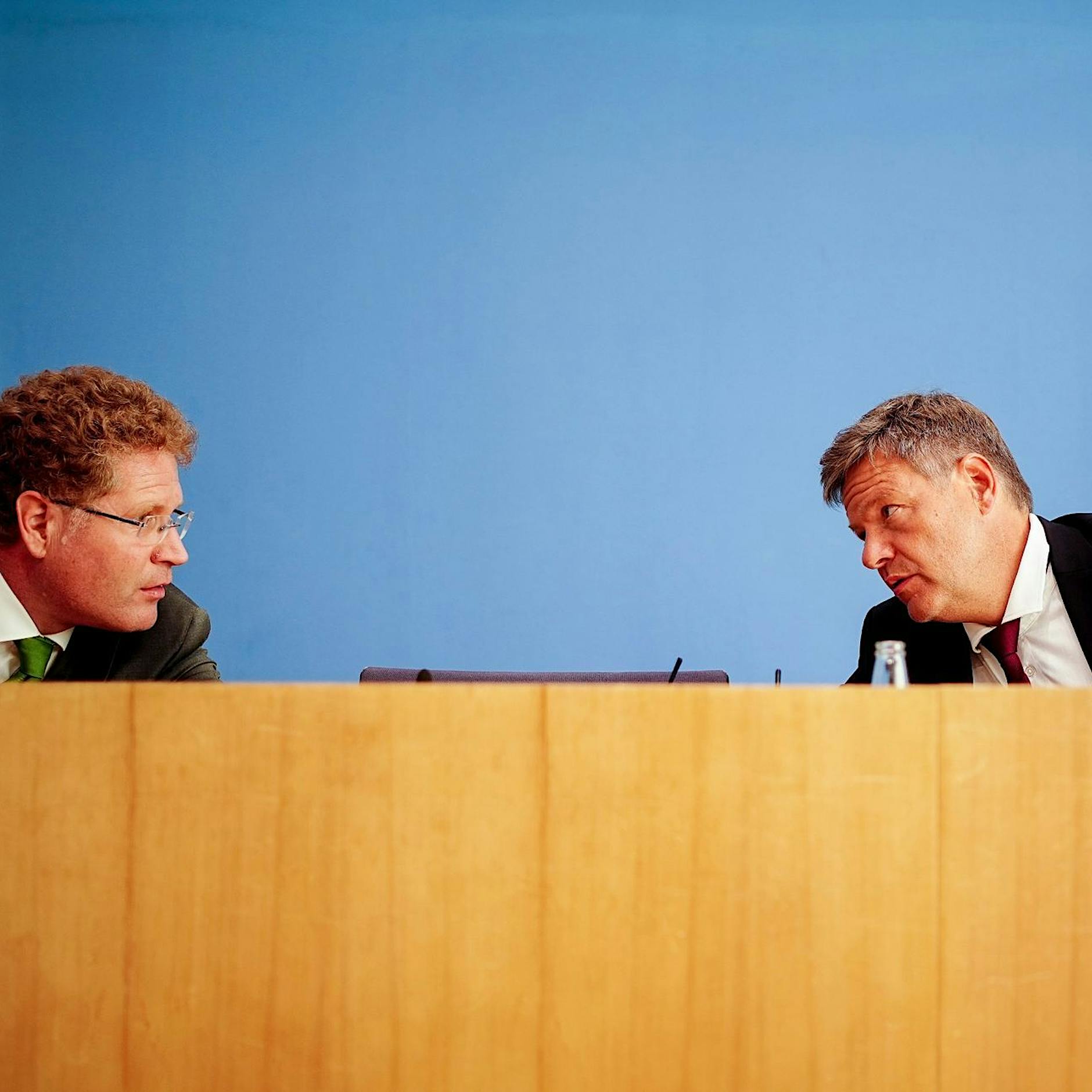 Bundestag: Minister Habeck und Staatssekretär Graichen werden heute befragt