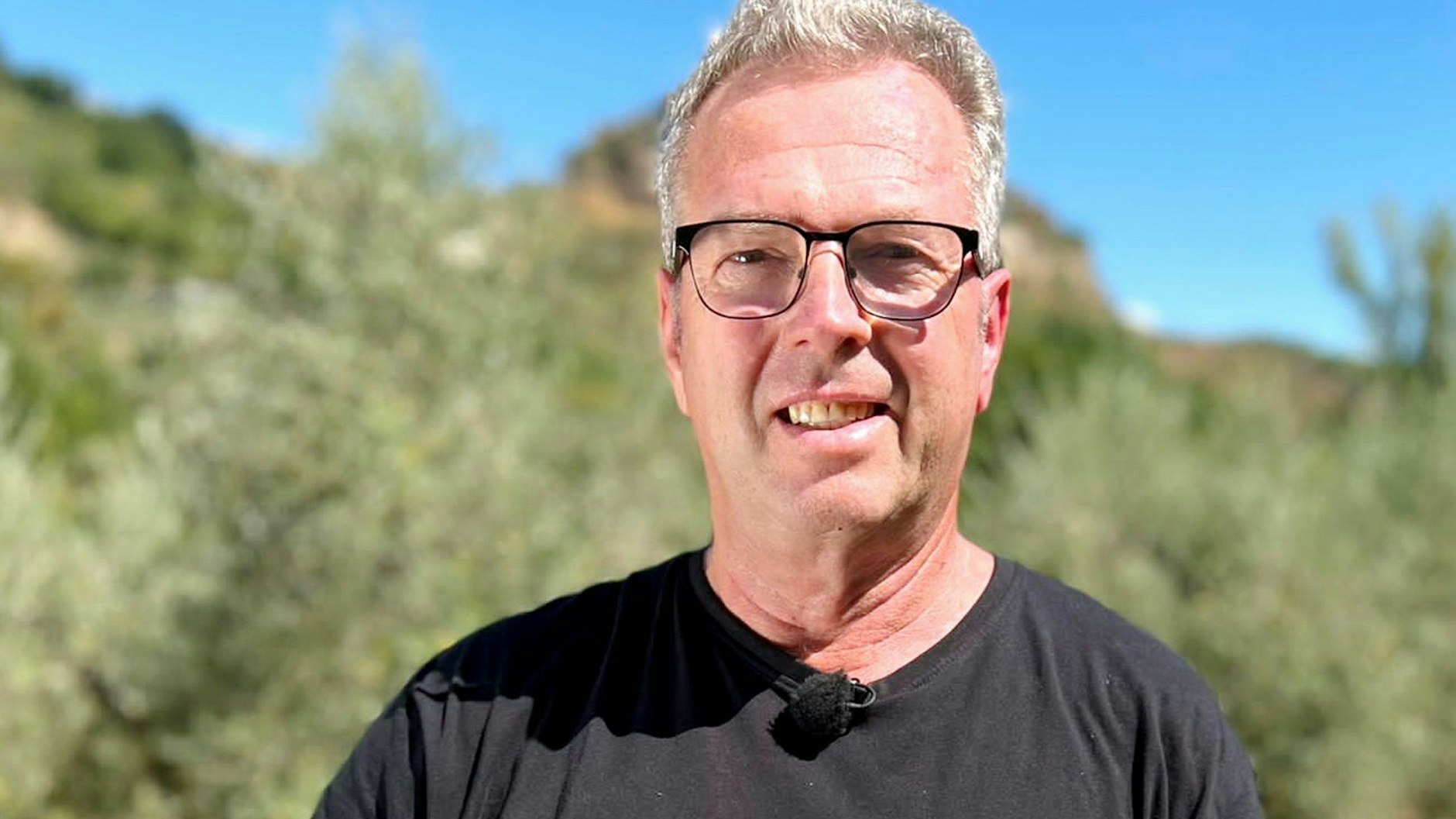 Weil Bettina einen kleinen Hund hat, entscheidet sich Karl-Heinz gegen sie.