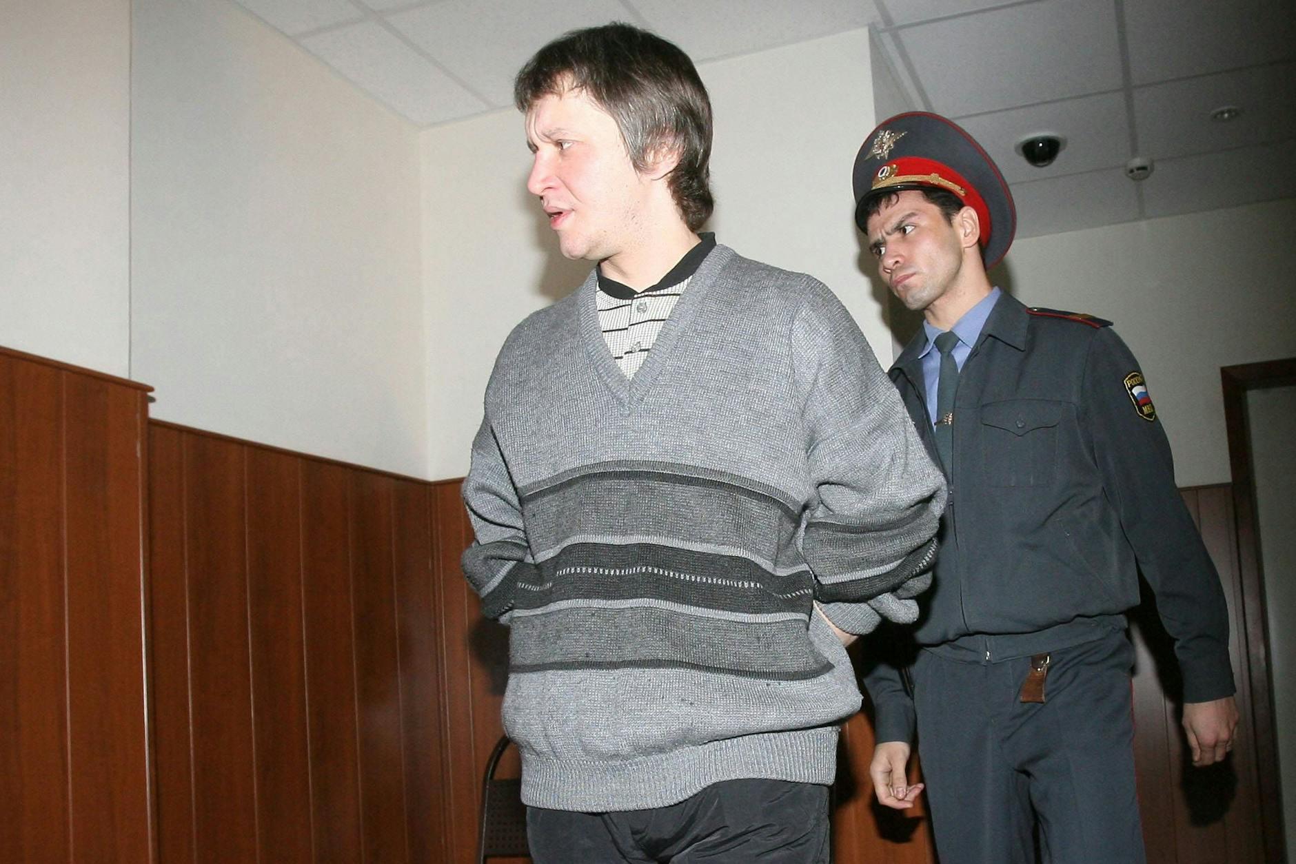 Pitschuschkin auf dem Weg zu seiner Gerichtsverhandlung