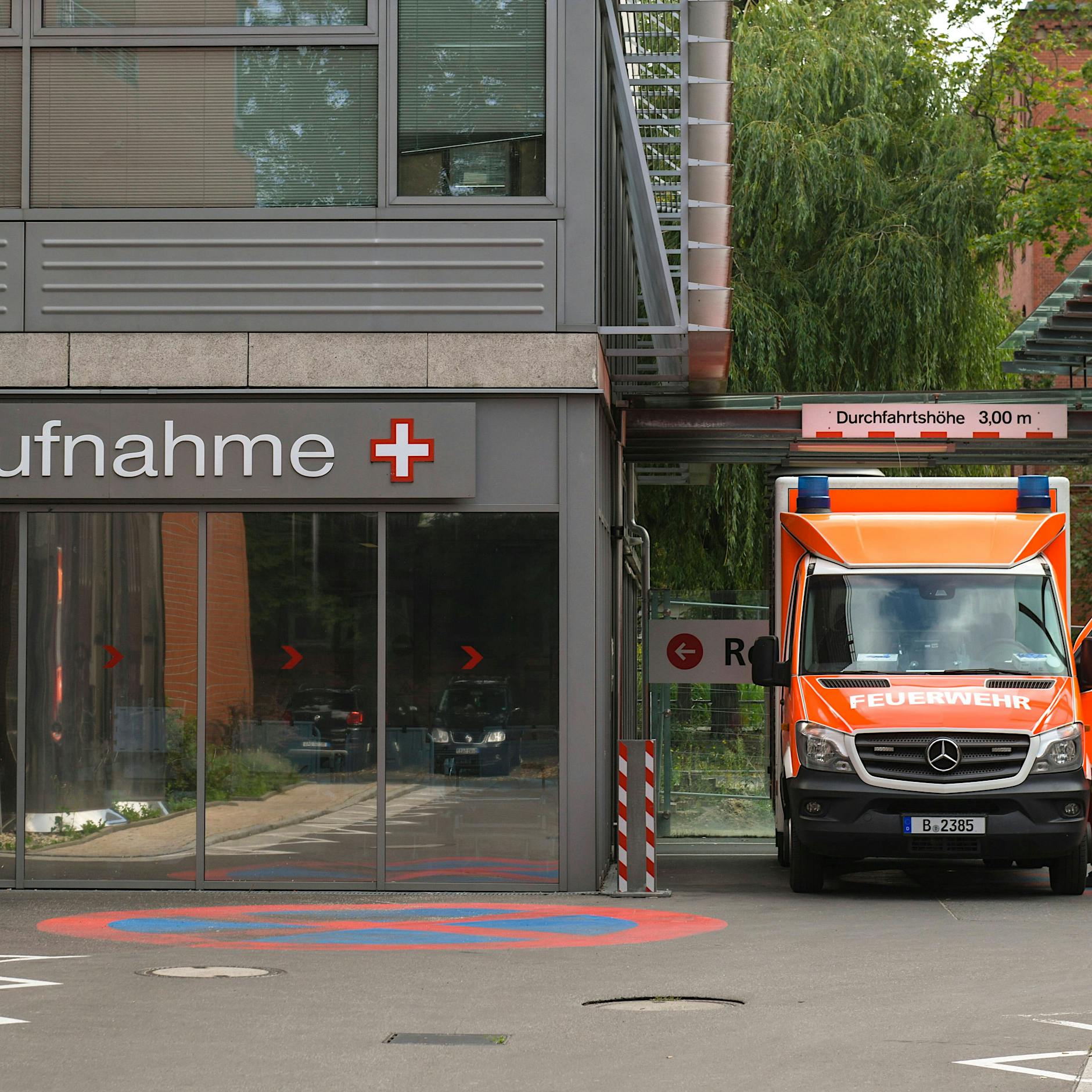 Vivantes-Klinikum in Spandau: Frau sticht auf Mitarbeiterin ein