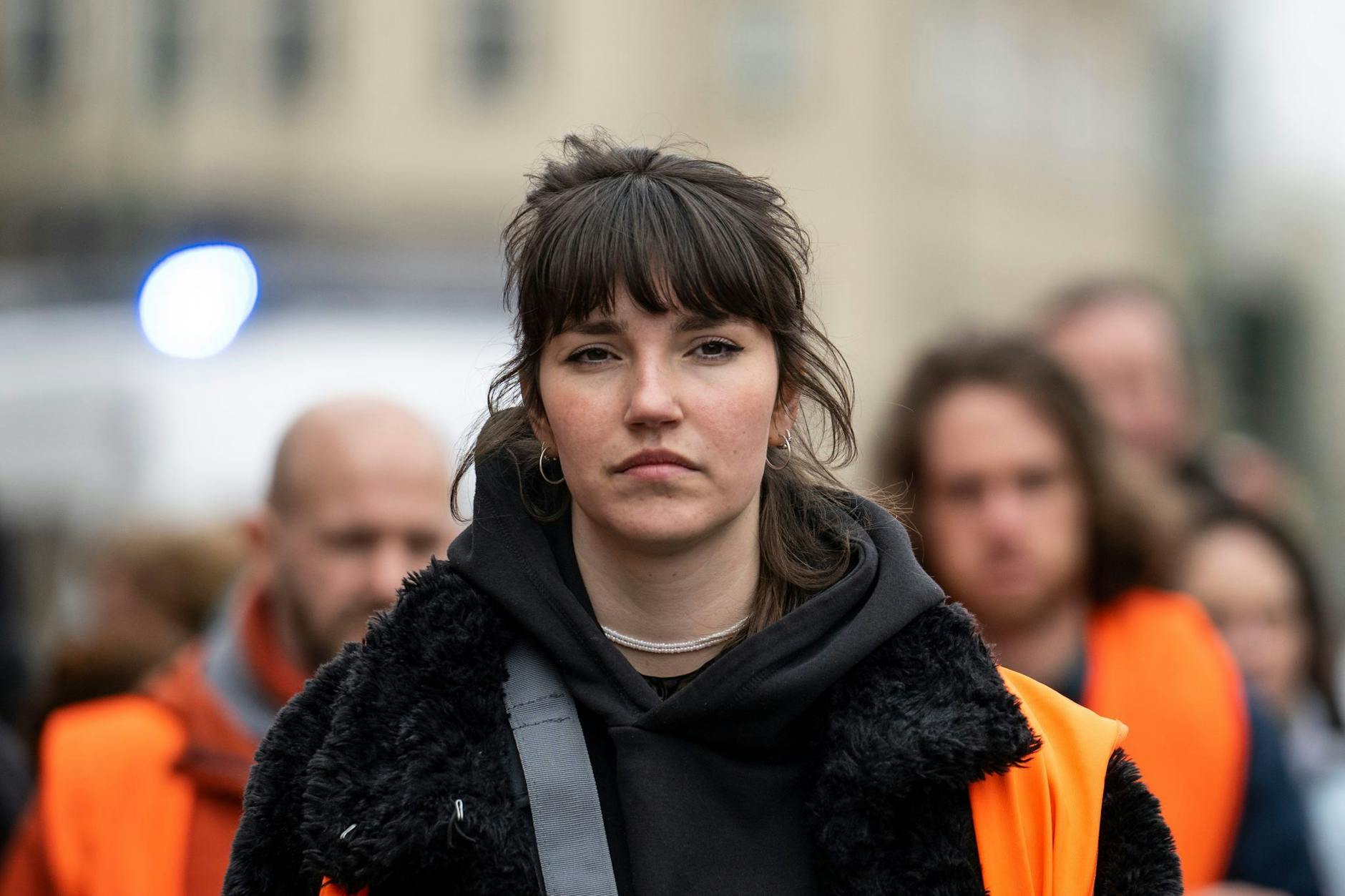 Carla Hinrichs, Sprecherin der «Letzten Generation», nimmt an einen unangemeldeten Protest teil.