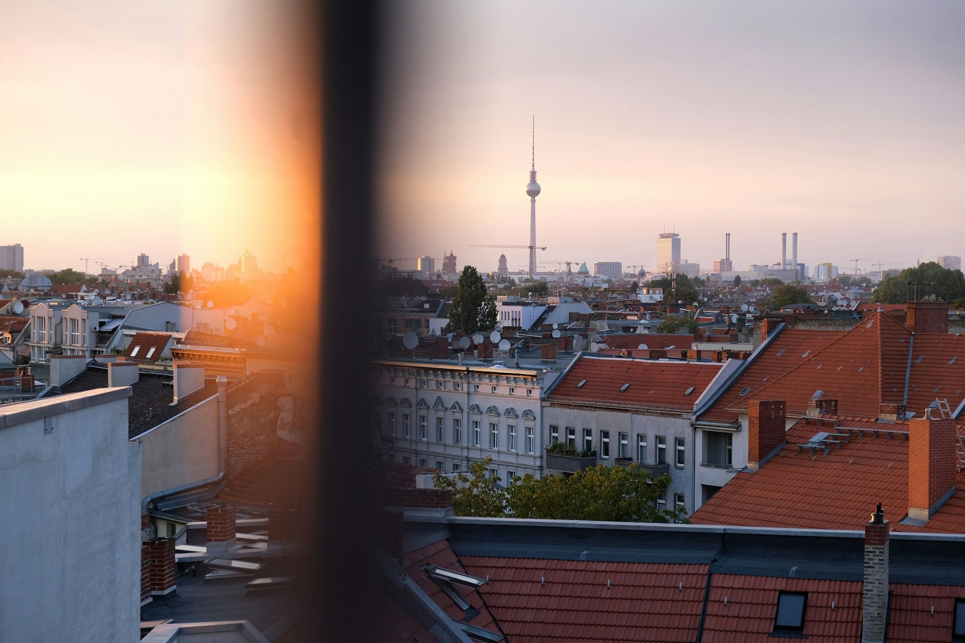 Bei Mietverträgen für Altbauwohnungen wird häufig gegen die Mietpreisbremse verstoßen.  

