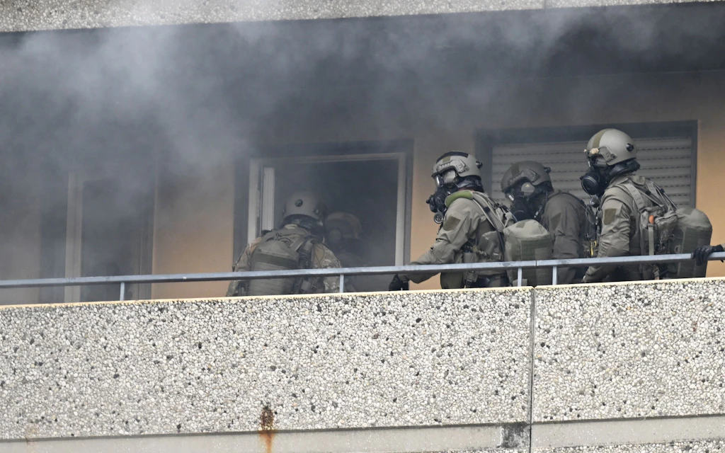 Explosion in Ratingen: Polizei stürmt Wohnung, nimmt Verdächtigen fest und findet Leiche