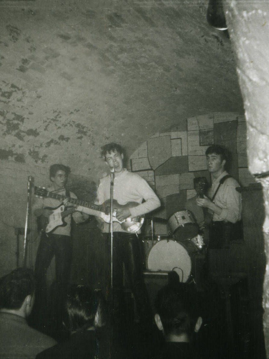Die Beatles traten in ihren frühen Tagen im Cavern Club in Liverpool auf.