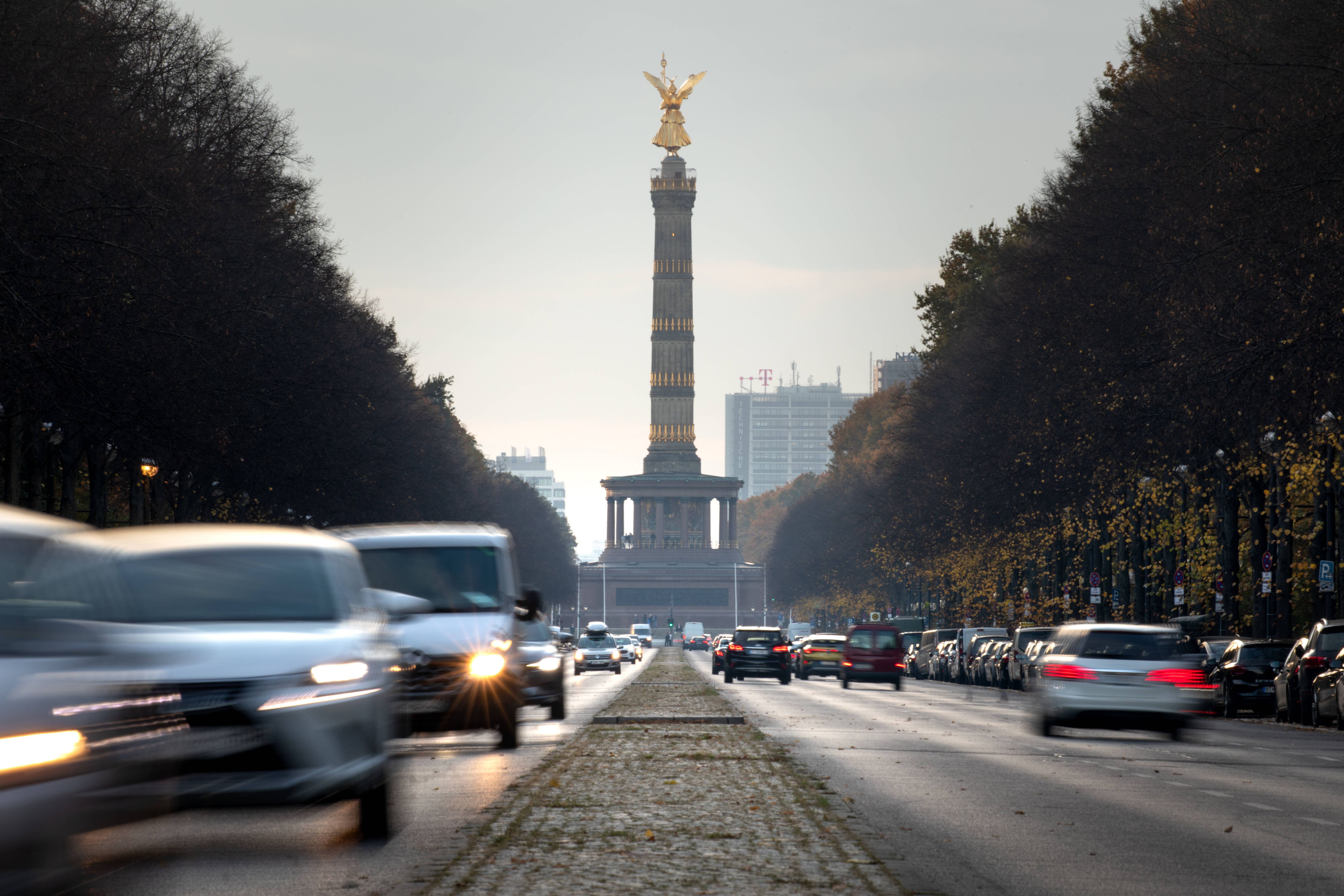 Image - Straßen dicht, Zugausfälle  – Berlins Verkehr am Freitag und am Wochenende