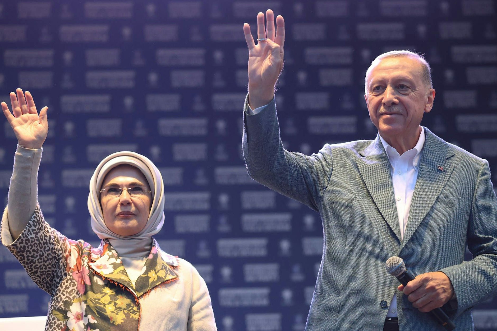 Recep Tayyip Erdogan mit seiner Frau Emine.