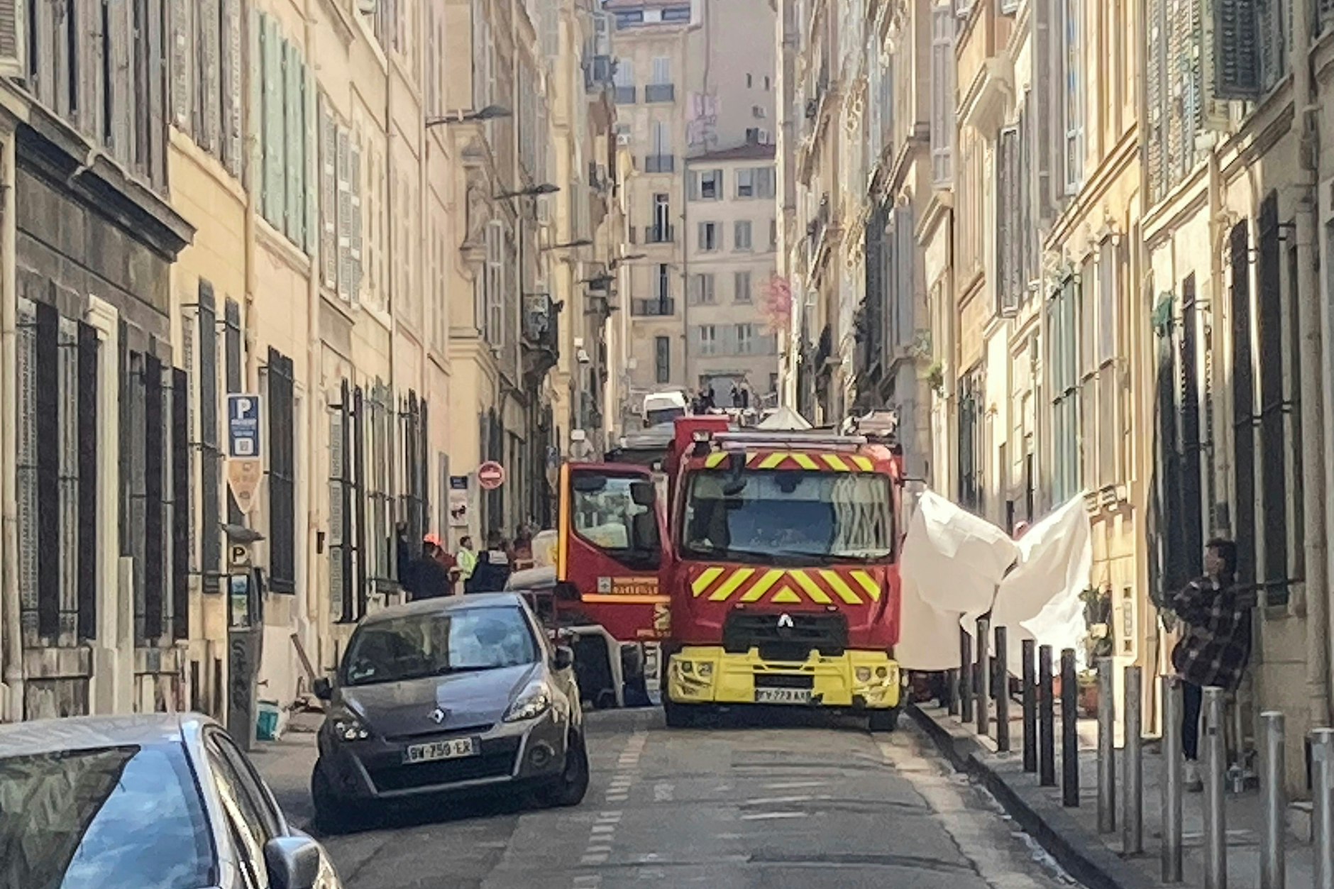 Ein Feuerwehrauto bei einem Einsatz im südfranzösischen Marseille. (Symbolbild)