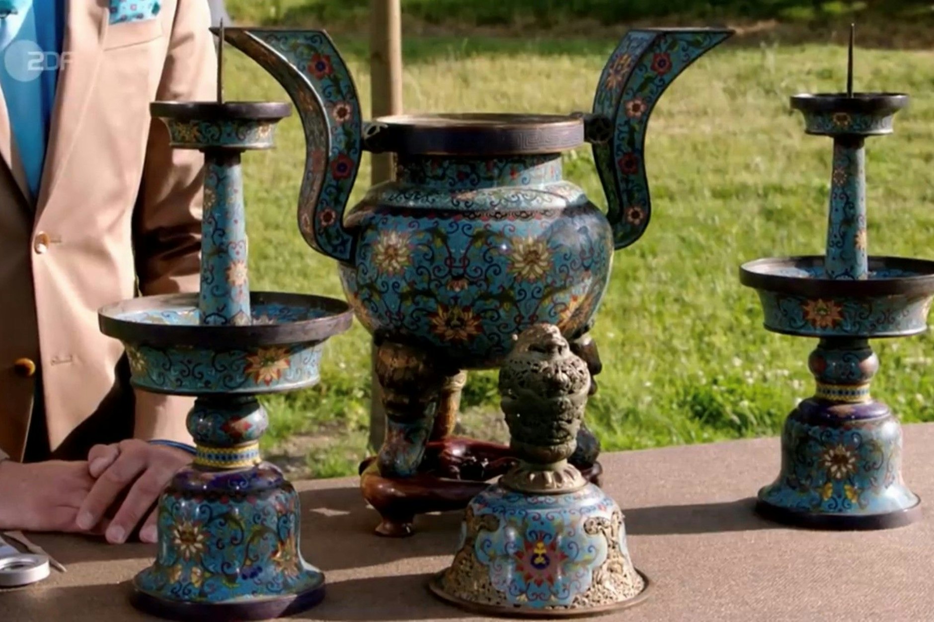 Diese chinesische Tempelgarnitur soll bei „Bares für Rares“ verkauft werden.