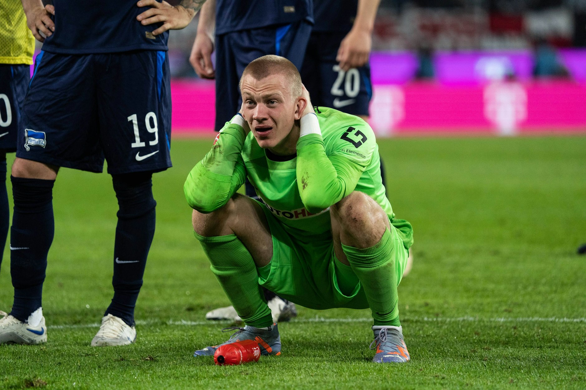 Hertha-Torhüter Oliver Christensen zeigte zehn super Paraden, war aber nach der Pleite in Köln und angesichts des drohenden Abstiegs den Tränen nahe.&nbsp;