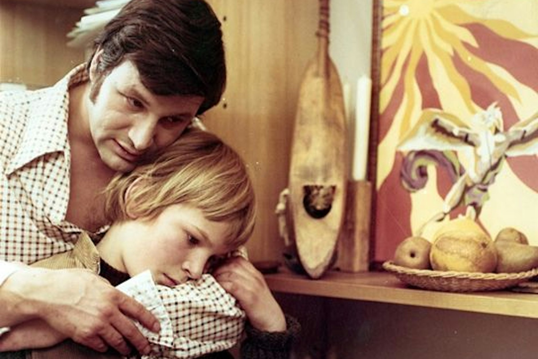 Peter Aust (als Vater) und Peter Welz (als Matthias) in „Ikarus“ (1974/75)