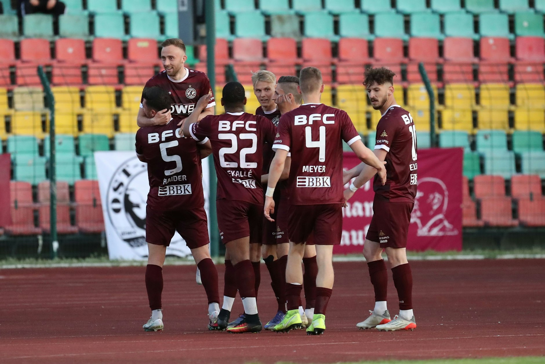 Die Spieler des BFC Dynamo jubeln über den 3:2-Sieg bei der VSG Altglienicke.&nbsp;