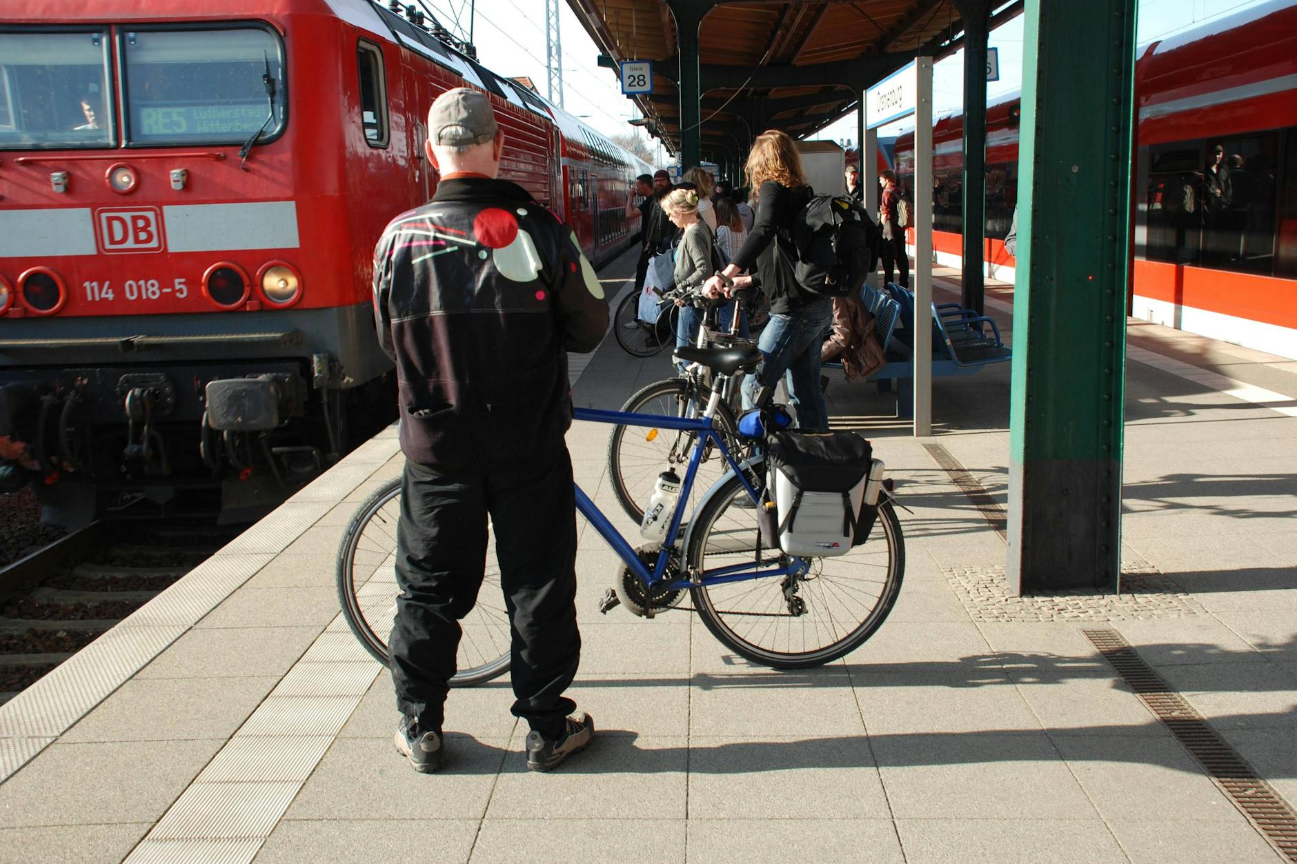 Ein Regionalzug in Oranienburg (Landkreis Oberhavel). 