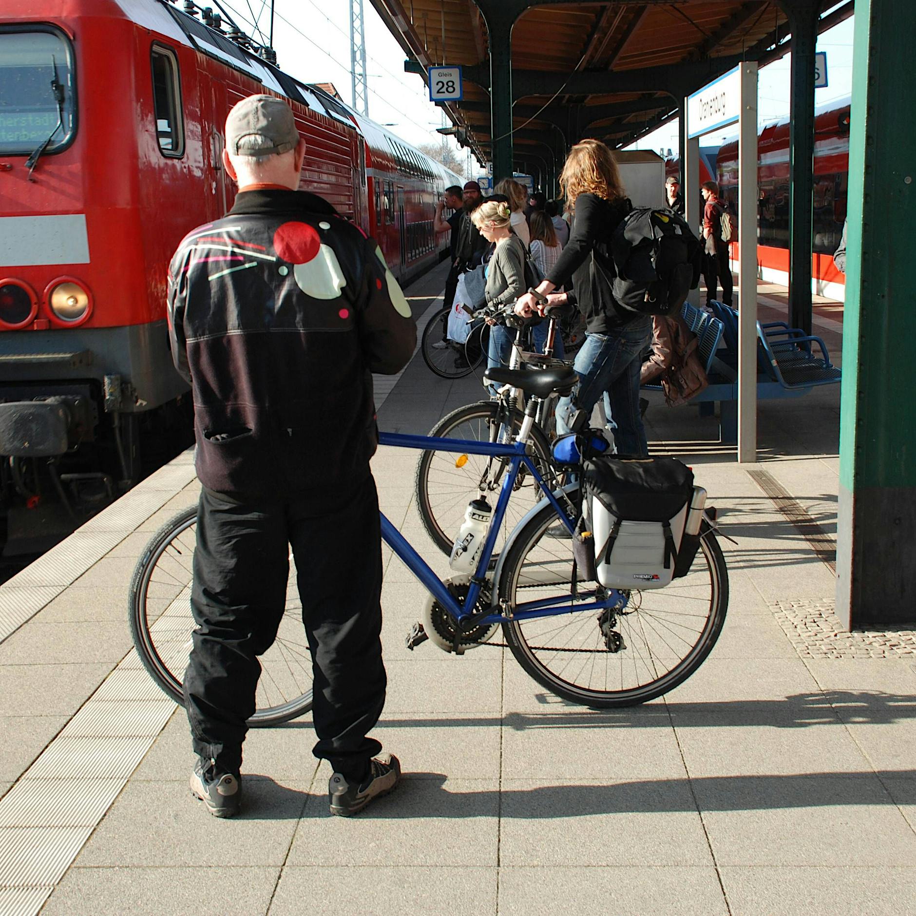 Landkreis Oberhavel: Schüler zahlen für das 49-Euro-Ticket nur 9 Euro