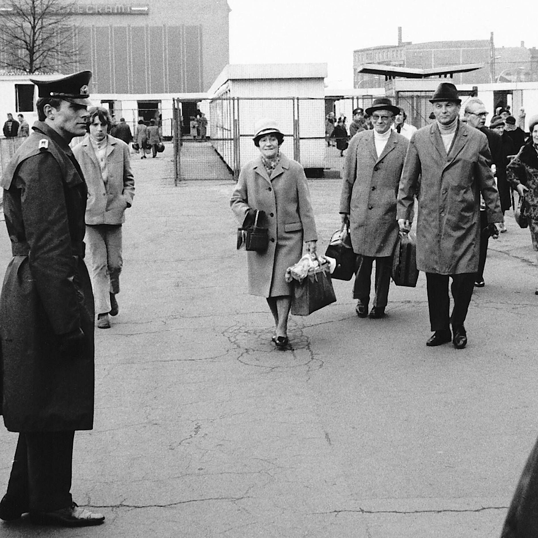 Ostdeutsche Identität: Auch West-Berliner Forscher mussten Reiseberichte schreiben