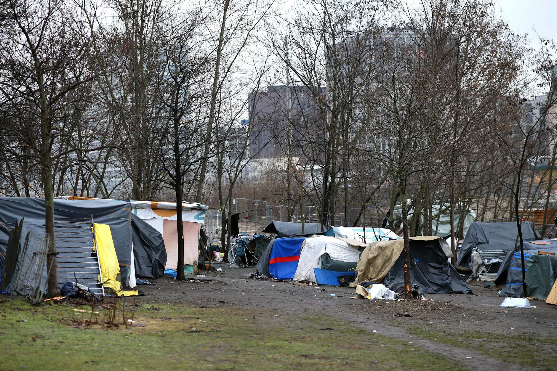 Obdachlosencamp gegenüber dem Hauptbahnhof. Nach Jahren haben die Menschen, die hier lebten, nun eine andere Bleibe gefunden.