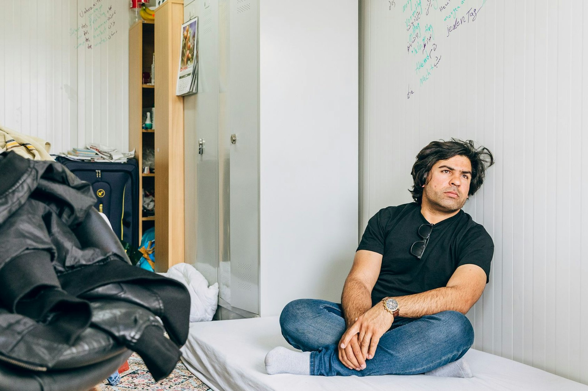 Abdul Aziz Ibrahimi in seinem 13 Quadratmeter großen Container-Zimmer.