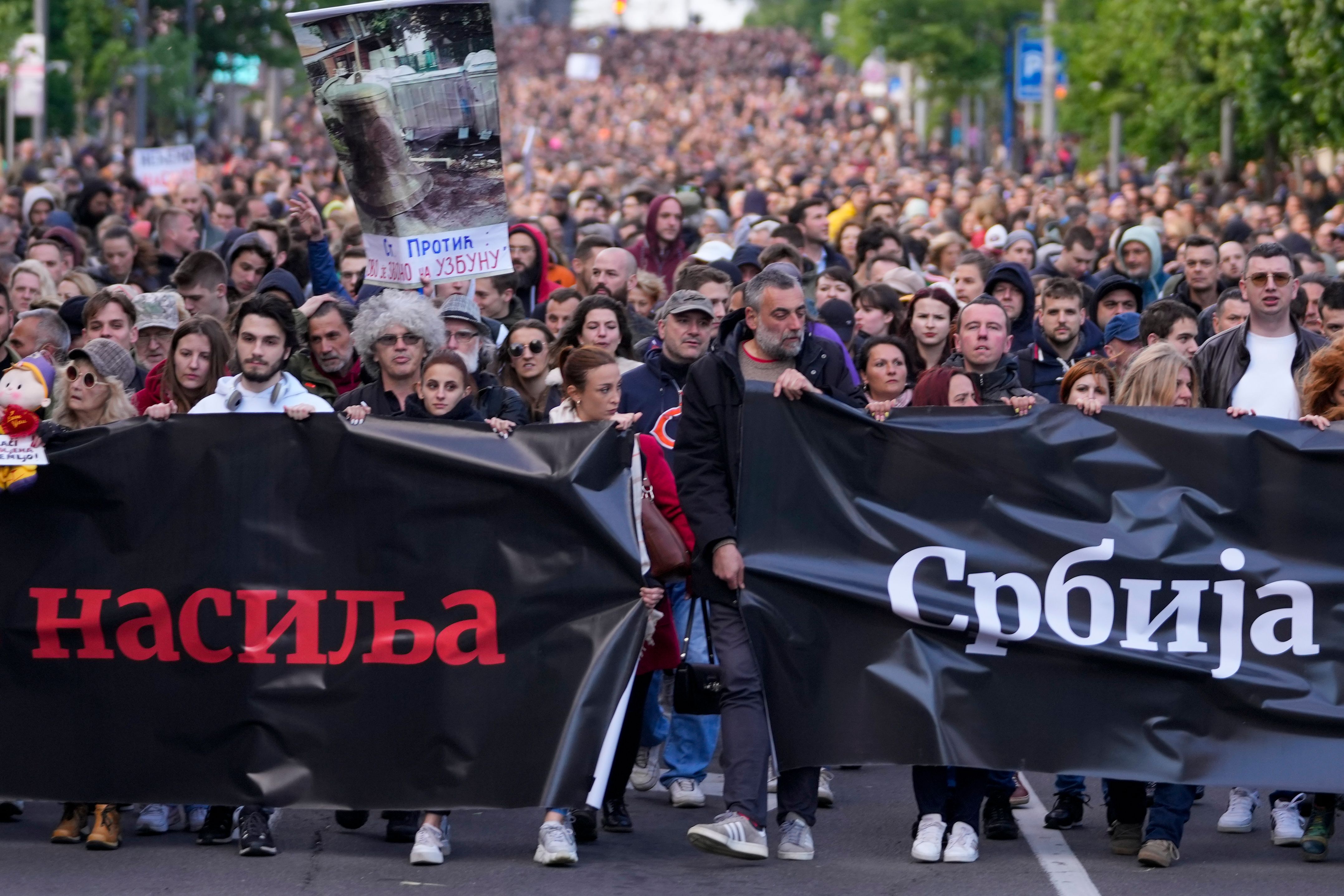 Image - Massive Demos in Belgrad: Serbien wütet gegen Putin-Kumpel Vučić