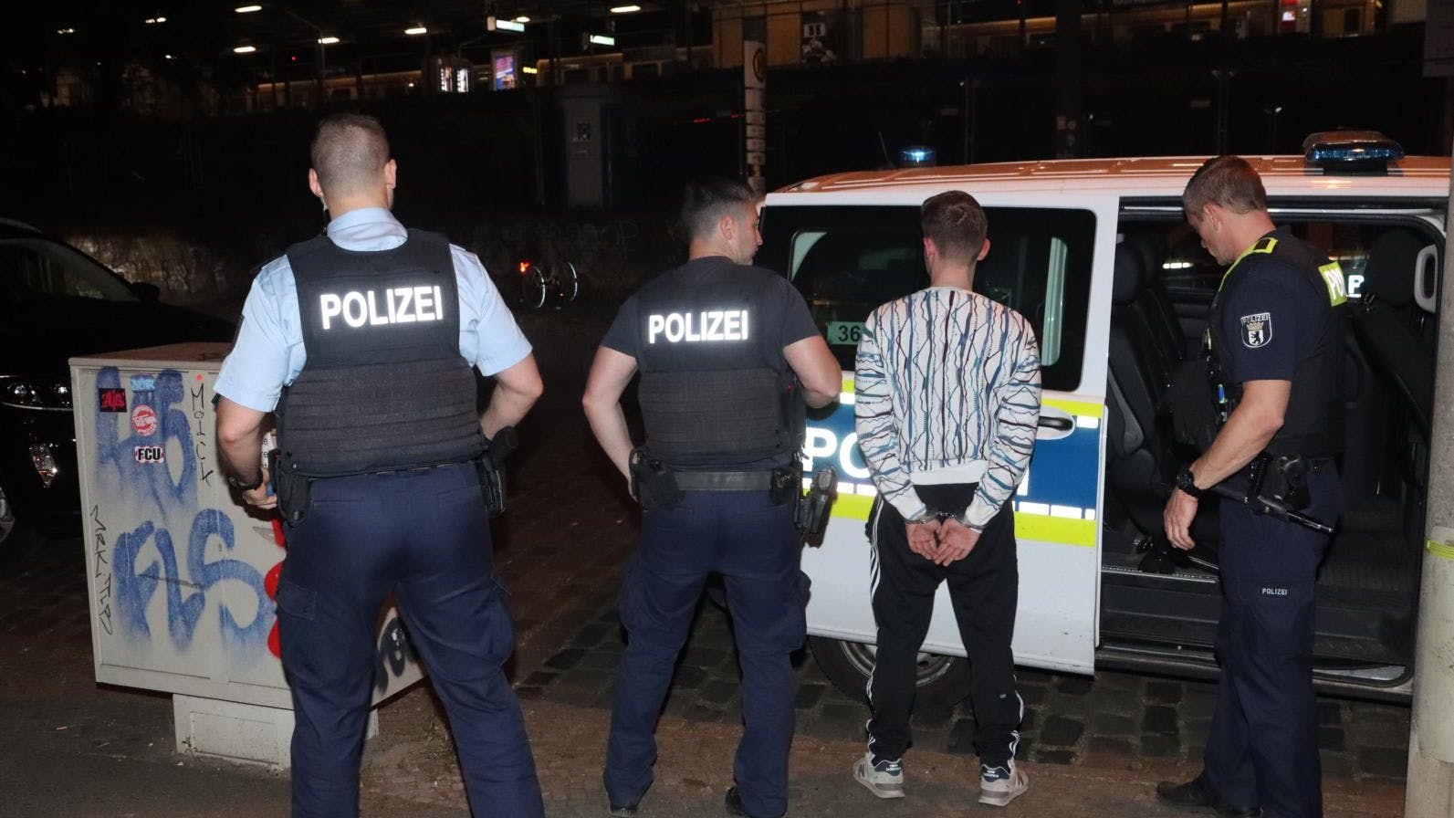 Festnahme des Schmierfinken durch die Polizei Berlin.