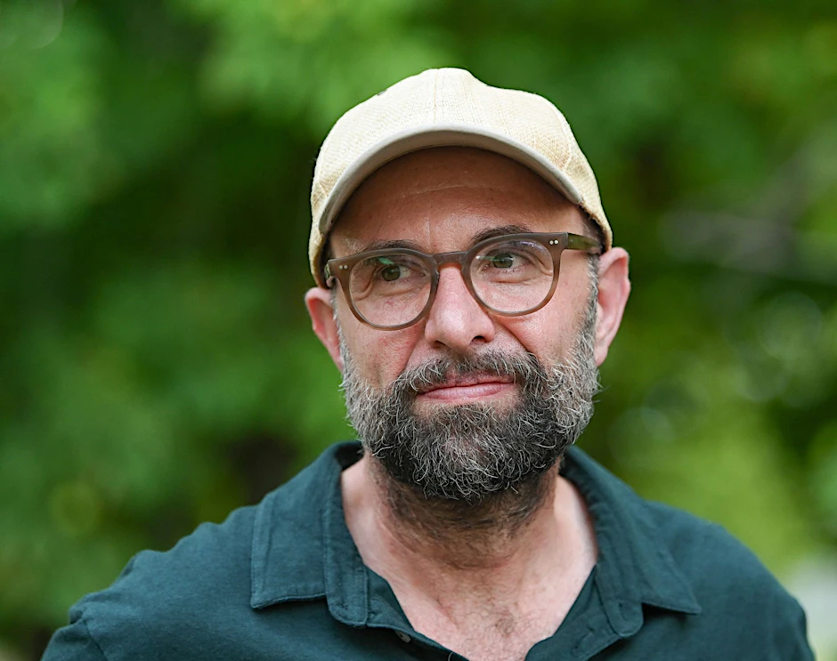 ARCHIV - Regisseur Philipp Stölzl fotografiert beim Sommerprogramm der Stiftung Schloss Neuhardenberg.  /Archivbild