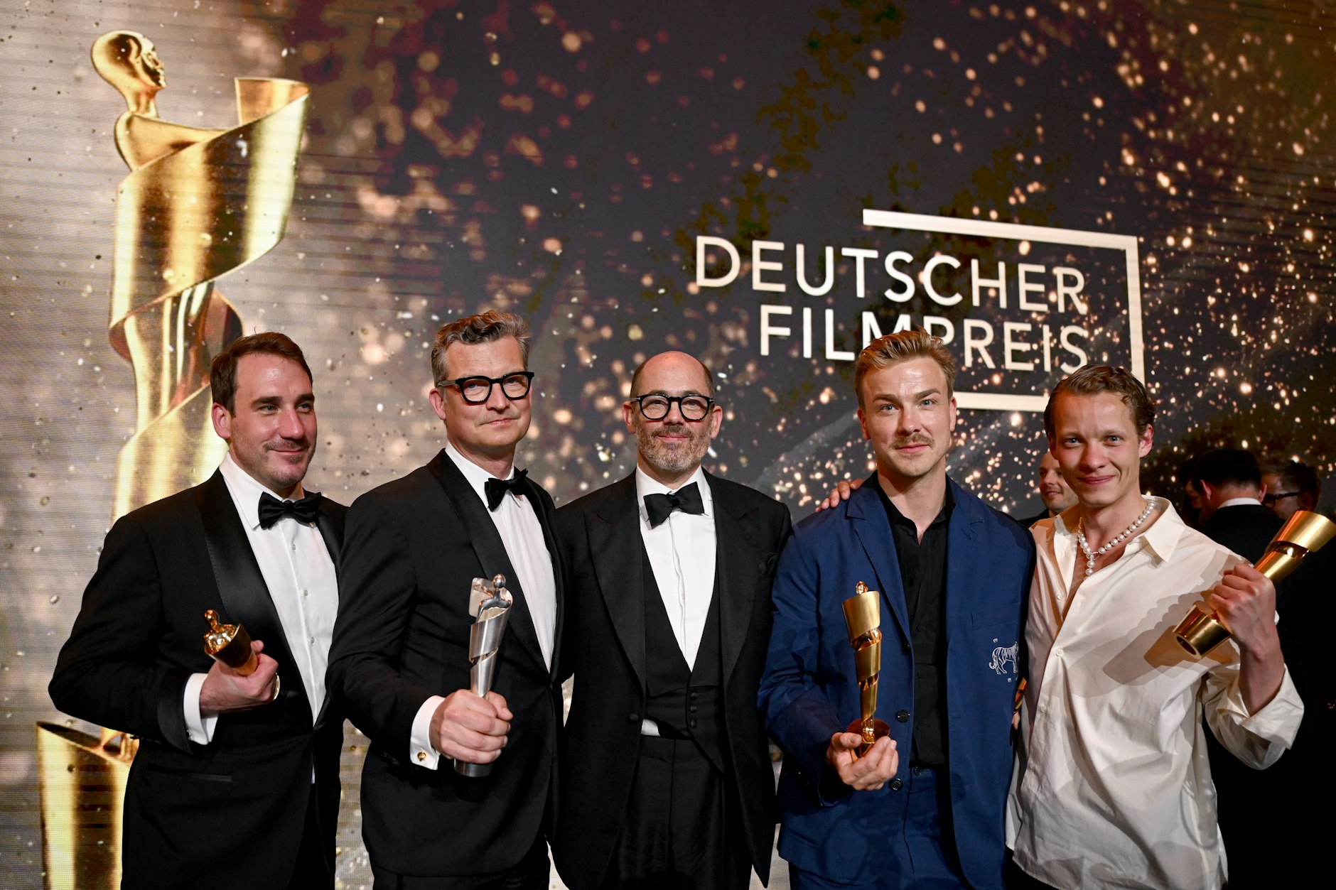 Cast und Crew von „Im Westen nichts Neues“. Der Regisseur Edward Berger (Mitte) ging leer aus.