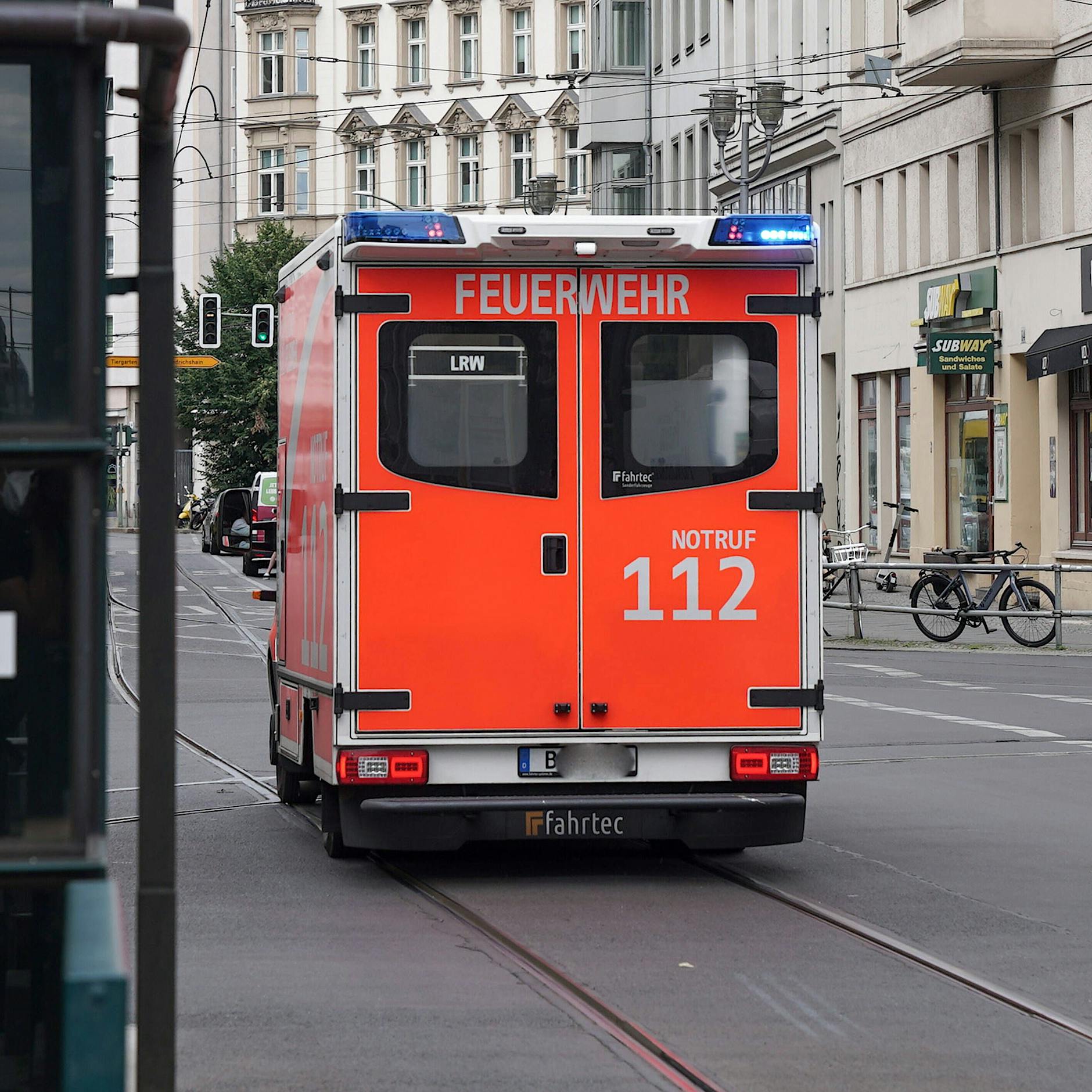 Berlin-Marzahn: Zweijähriges Kind von Auto angefahren und verletzt
