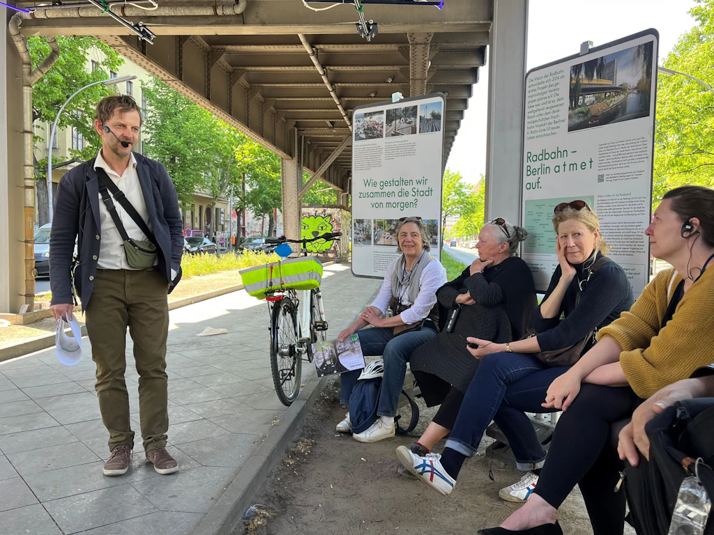 Vogelhäuschen und Bänke: Was jetzt mit Parkplätzen in Kreuzberg passiert